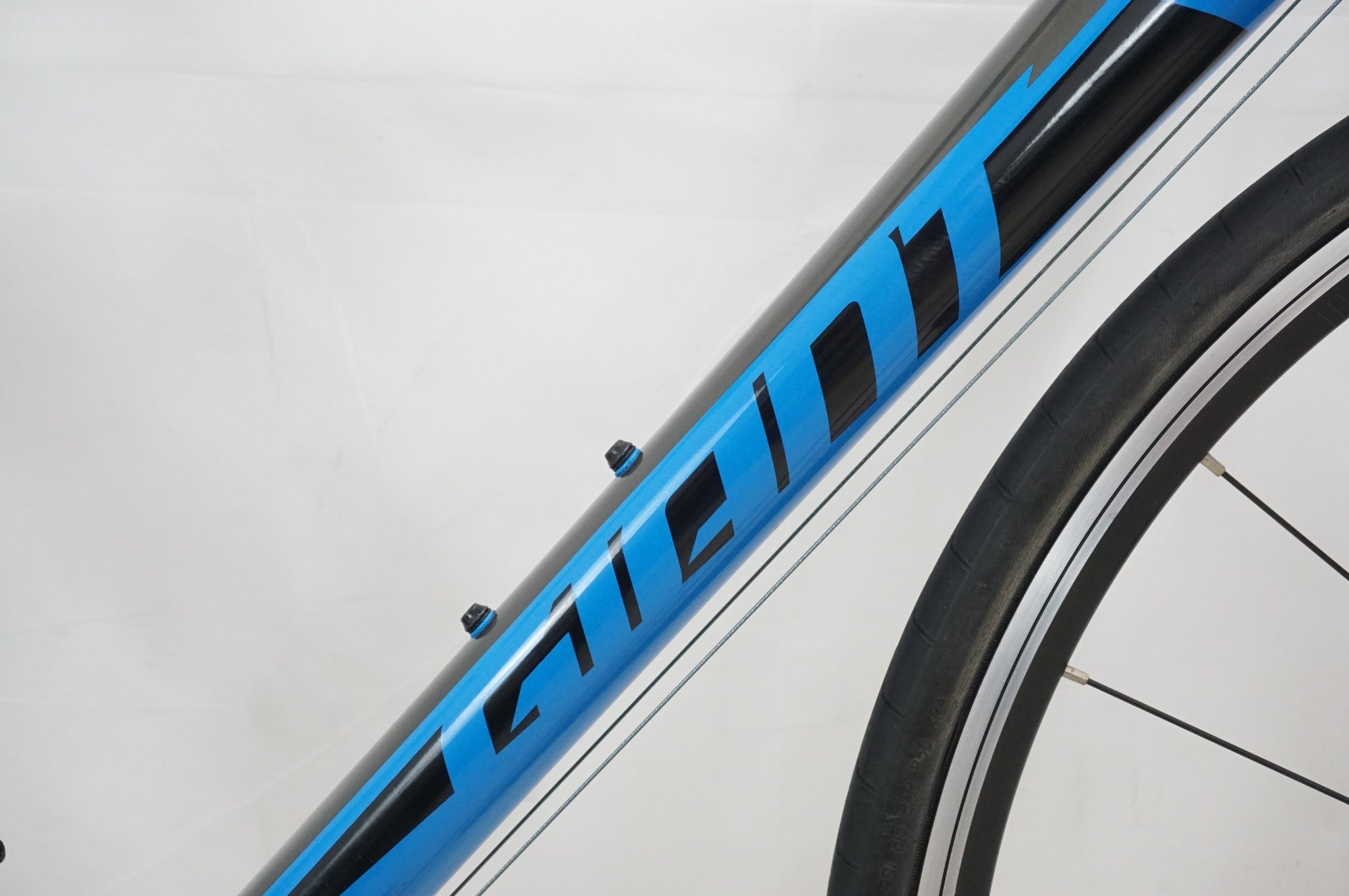 giant contend1 2019 ブルー 2019 Giant TCR Advanced 1 Disc KOM – Specs, Comparisons