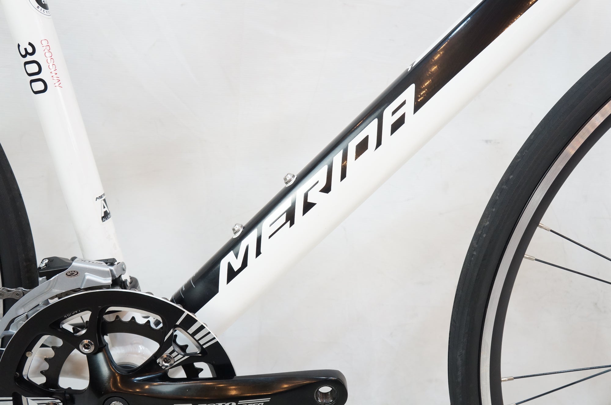 【新品】白クロス/ Medallion Multi S MERIDA 「メリダ」 CROSSWAY 300-R 2017年モデル クロスバイク