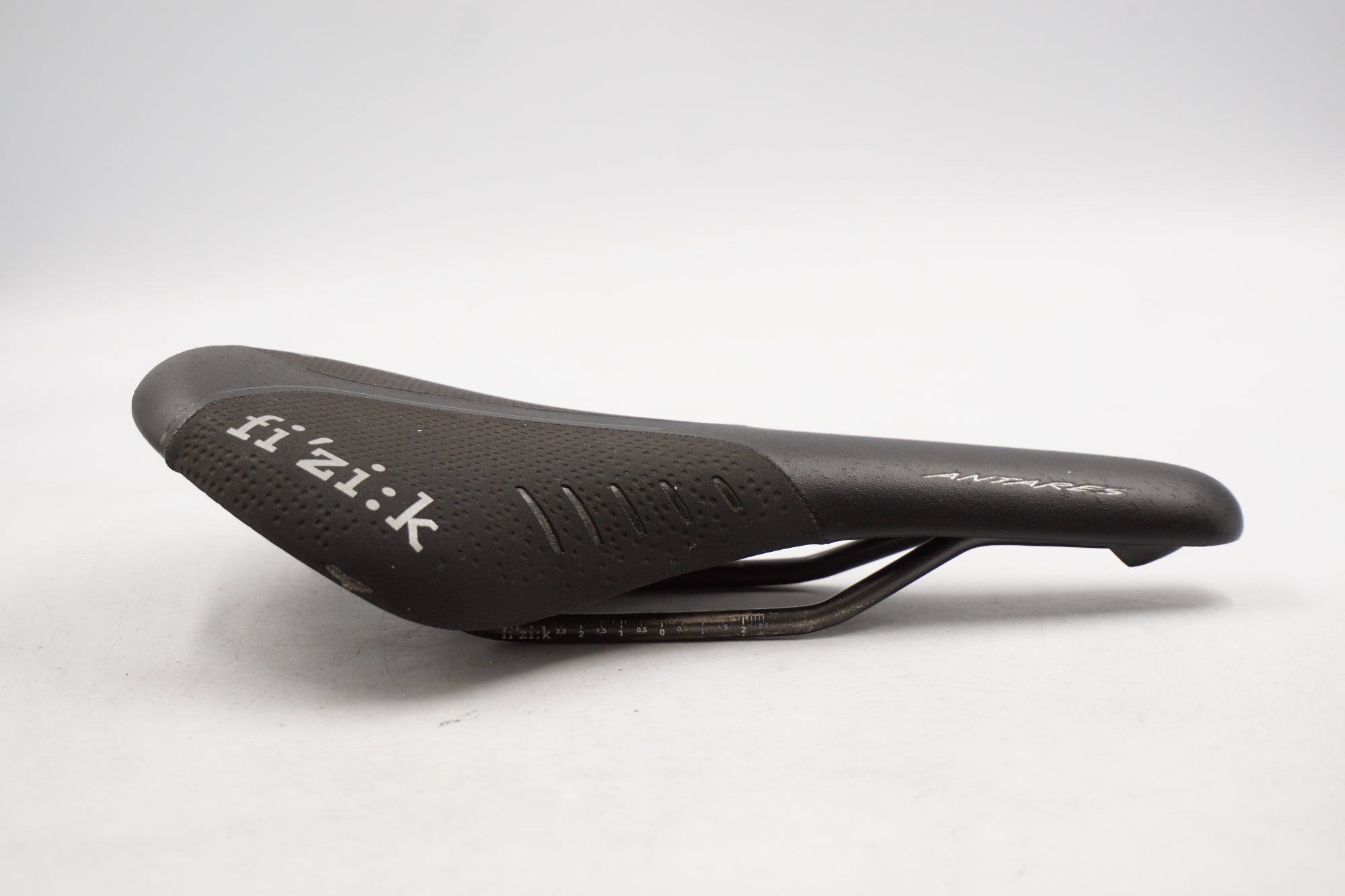 fizik antares r3 carbon サドル 165g 新品未使用 【公式通販】