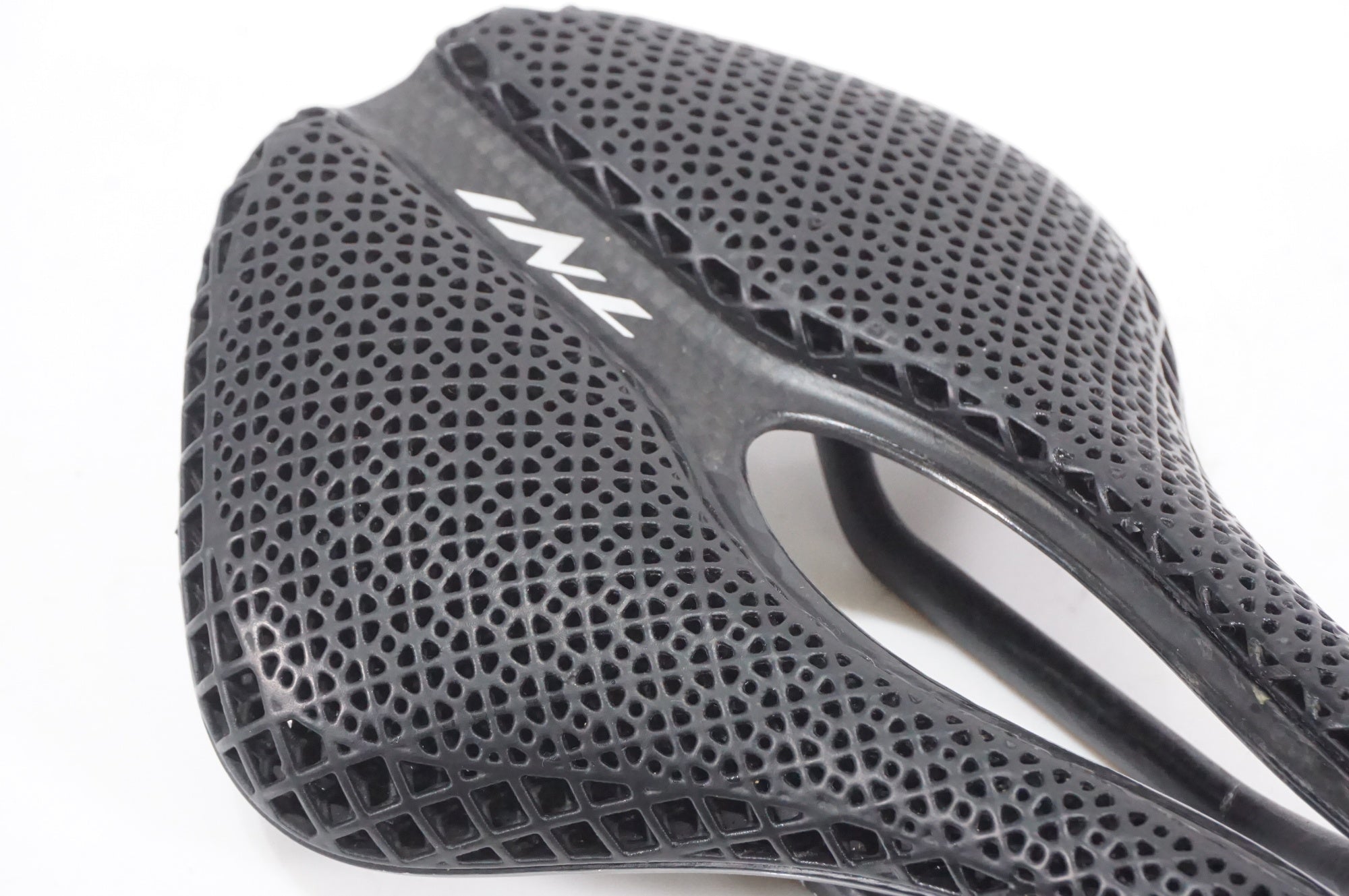 TNI 「ティーエヌアイ」 3D PRINTING 2 カーボンレールサドル / AKIBA