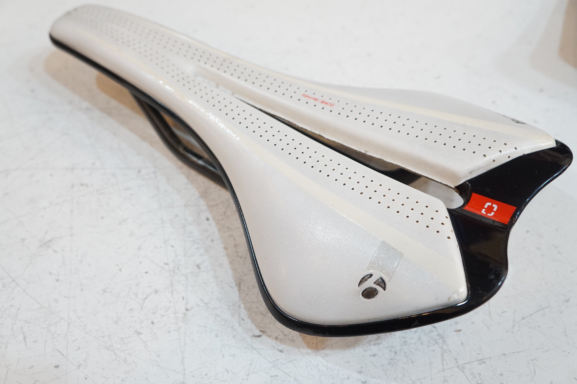 BONTRAGER 「ボントレガー」 PARADIGM XXX CARBON サドル / バイチャリ浦和ベース