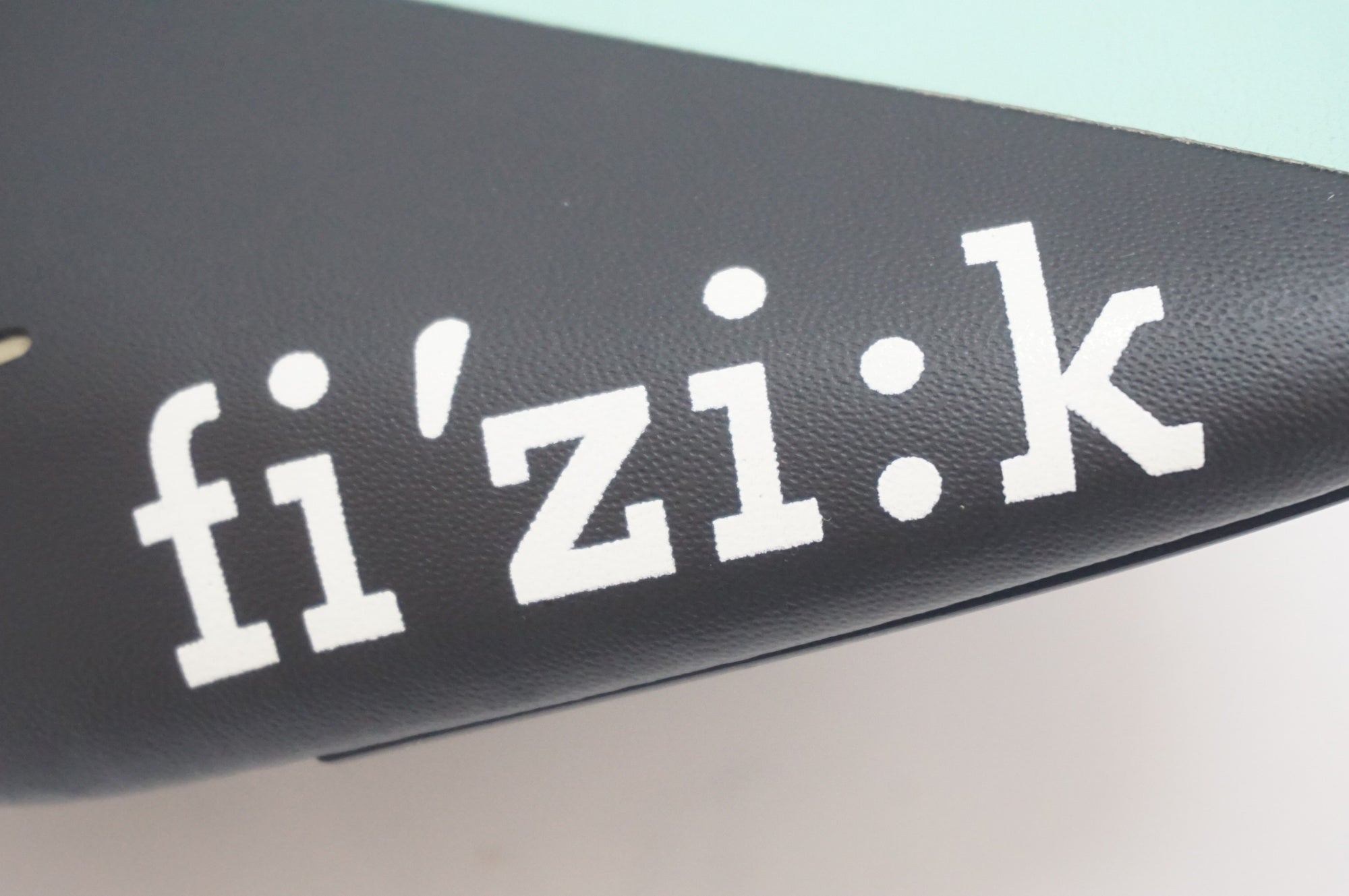 ヒューエル様　fi'zi:k　ARIONE　R7 FIZIK 「フィジーク」 ARIONE R7 サドル / 福岡店 ｜ バイチャリ