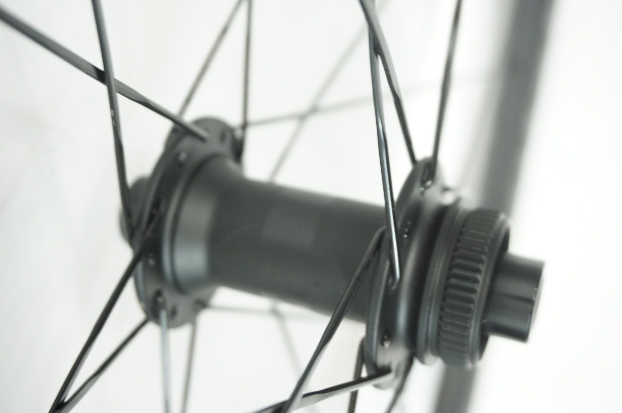 BONTRAGER AEOLUS ELITE 35 DISCホイール シマノ Bontrager Aeolus Elite 35 TLR Disc Road Wheel - Trek Bikes