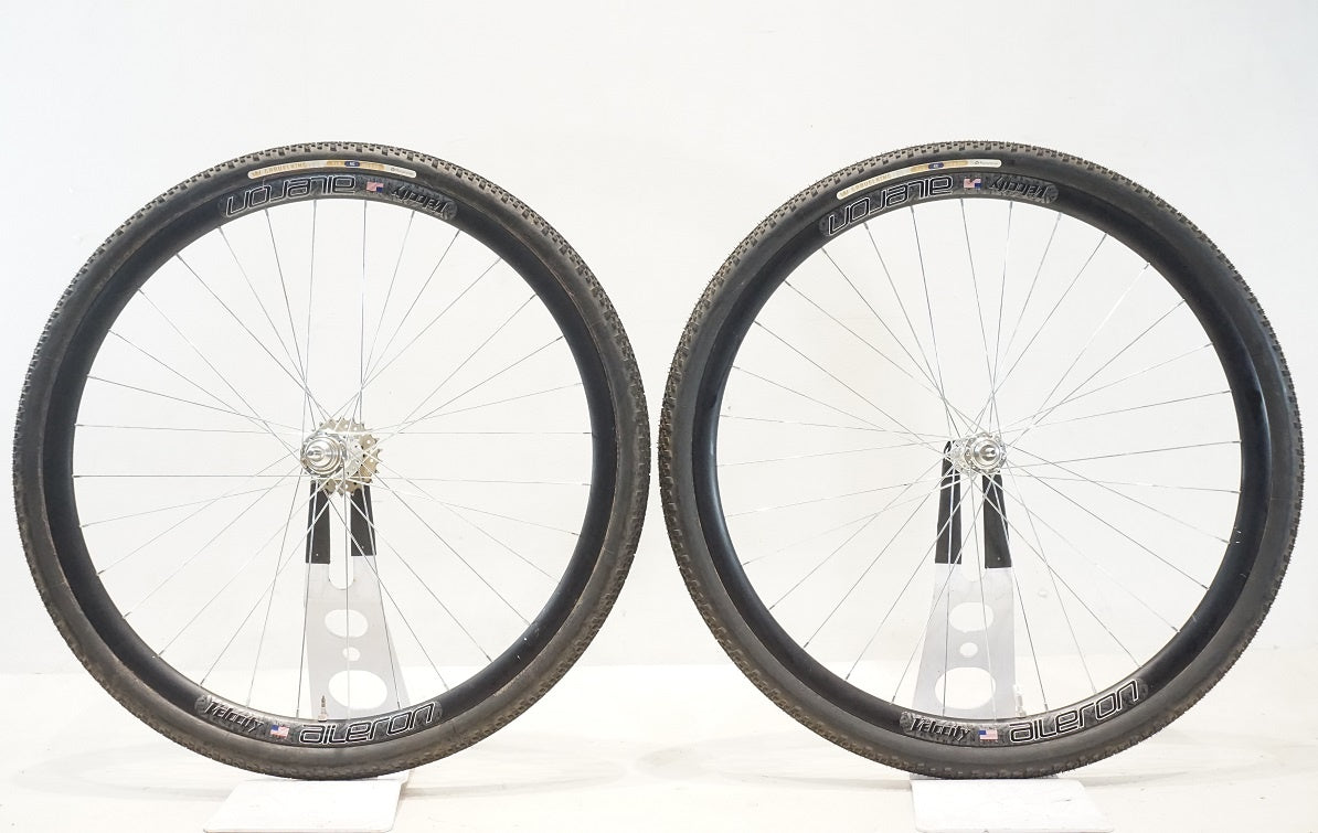 VELOCITY 「ヴェロシティ」 AILERON BLUELUG GRANCOMPE スモールフランジハブ シングル ホイールセット / 横浜戸塚店