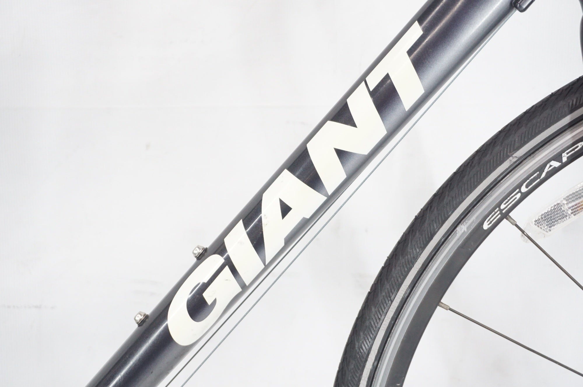 GIANT 「ジャイアント」 ESCAPE R3 2018年モデル クロスバイク / 阪急塚口店