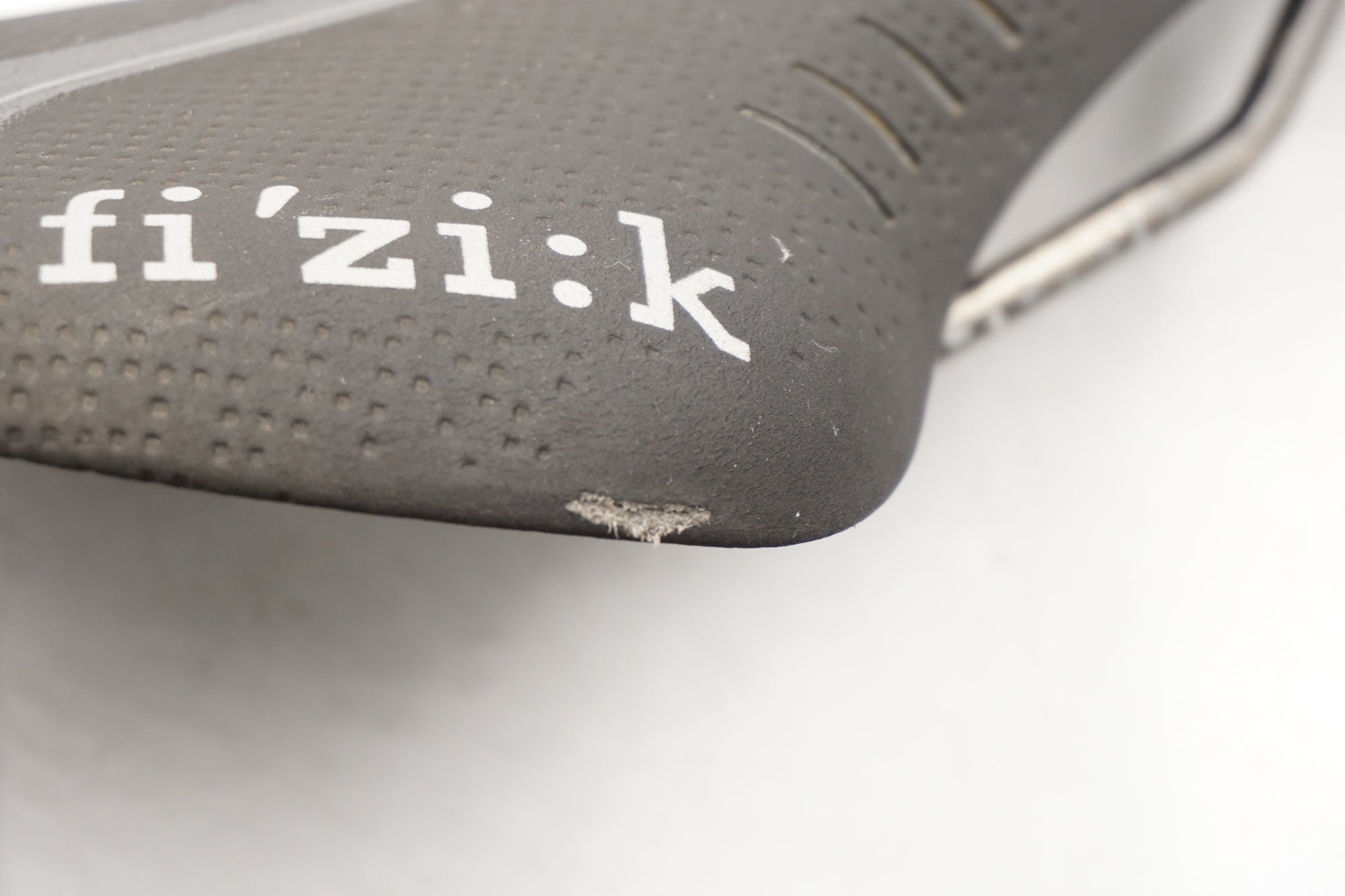 FIZIK 「フィジーク」 ANTARES R3 サドル / 奈良店 ｜ バイチャリ公式