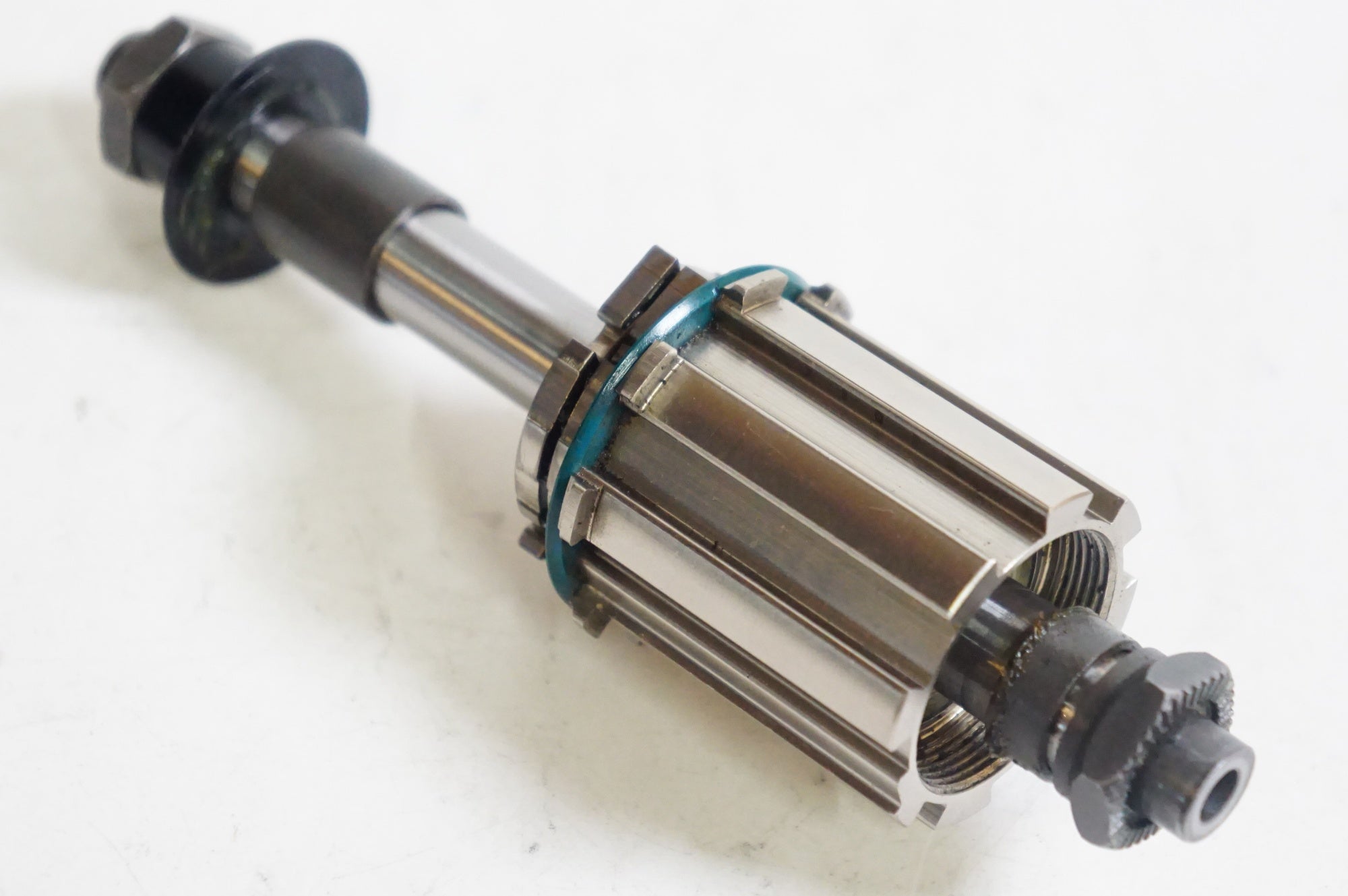 CAMPAGNOLO 「カンパニョーロ」 KHAMSIN (FH-BU015 / R5-014 フリーボディ付き) リアハブシャフト / 熊谷本店