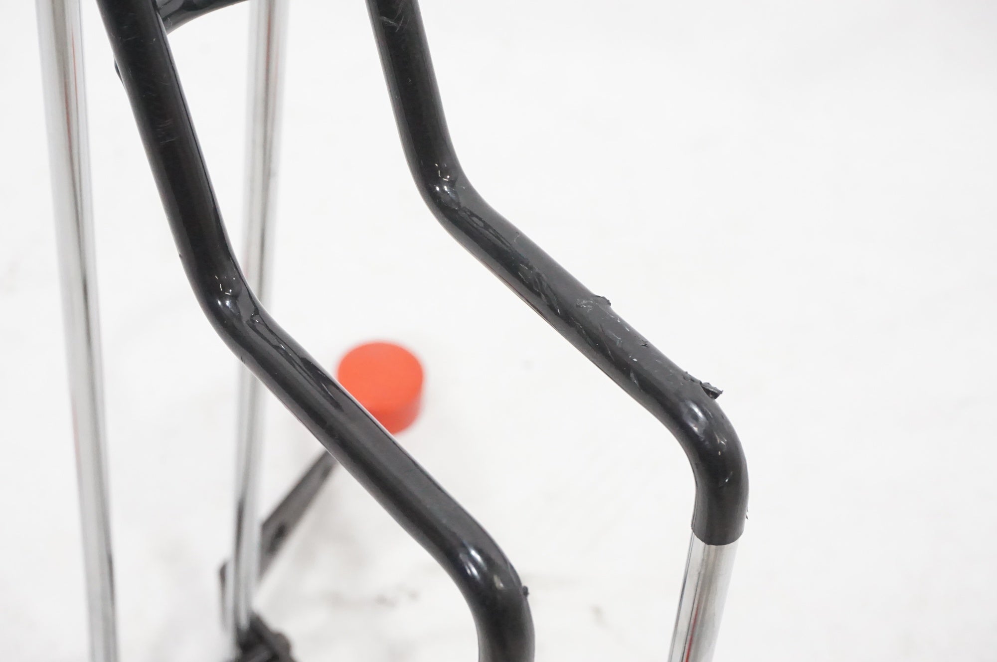 iWA 「イワ」 ディスプレイスタンド / AKIBA店