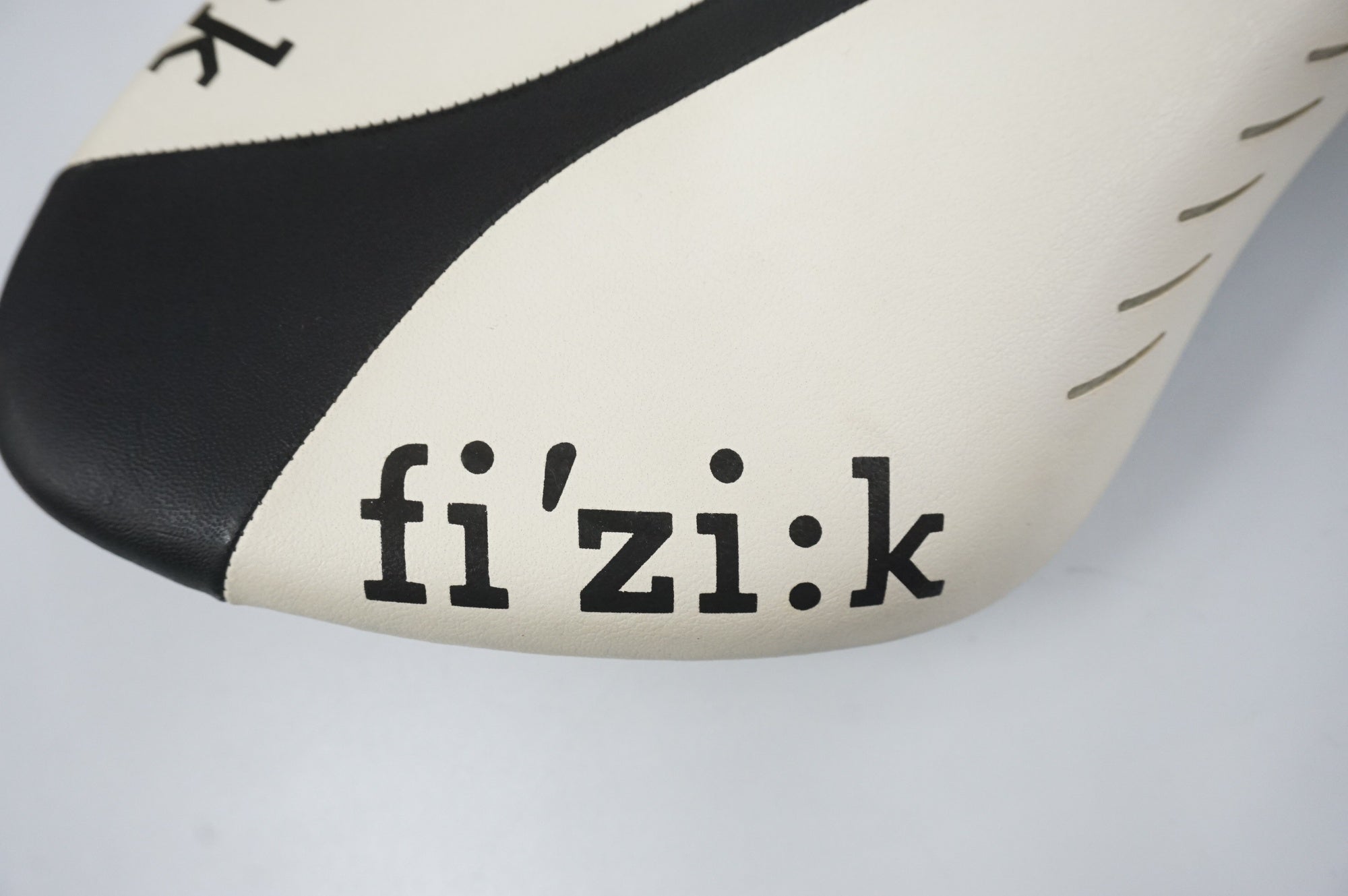 fizik フィジーク ARIONE 2個セット 中古品 fizik フィジーク ARIONE 2個セット 中古品 【公式通販】