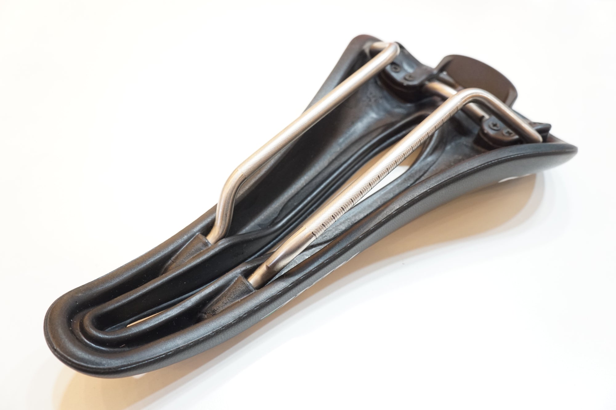 SELLE SMP 「セラエスエムピー」 HELL S サドル / バイチャリ浦和ベース