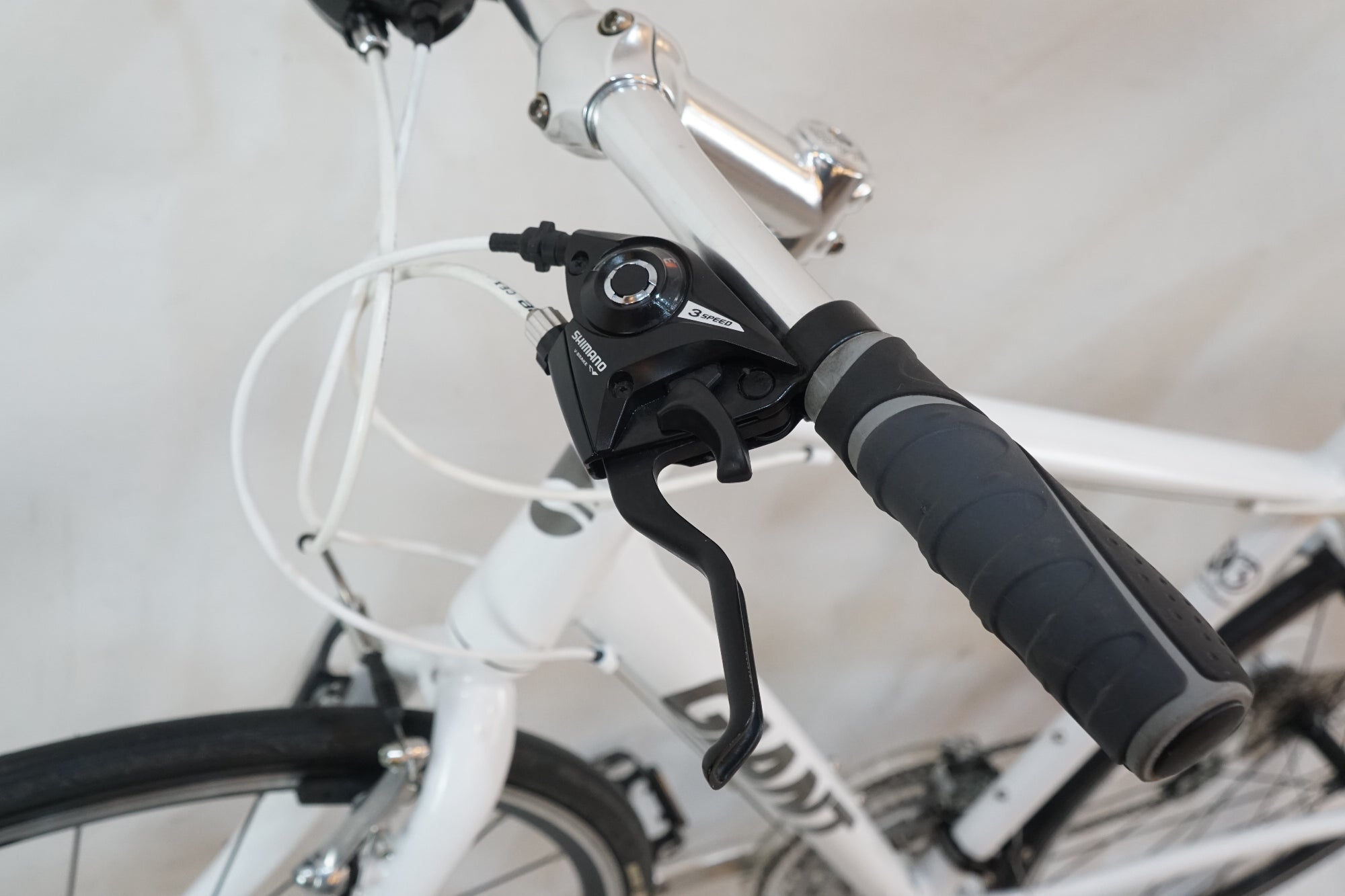 GIANT 「ジャイアント」 ESCAPE R3 2015年モデル クロスバイク / バイチャリ浦和ベース