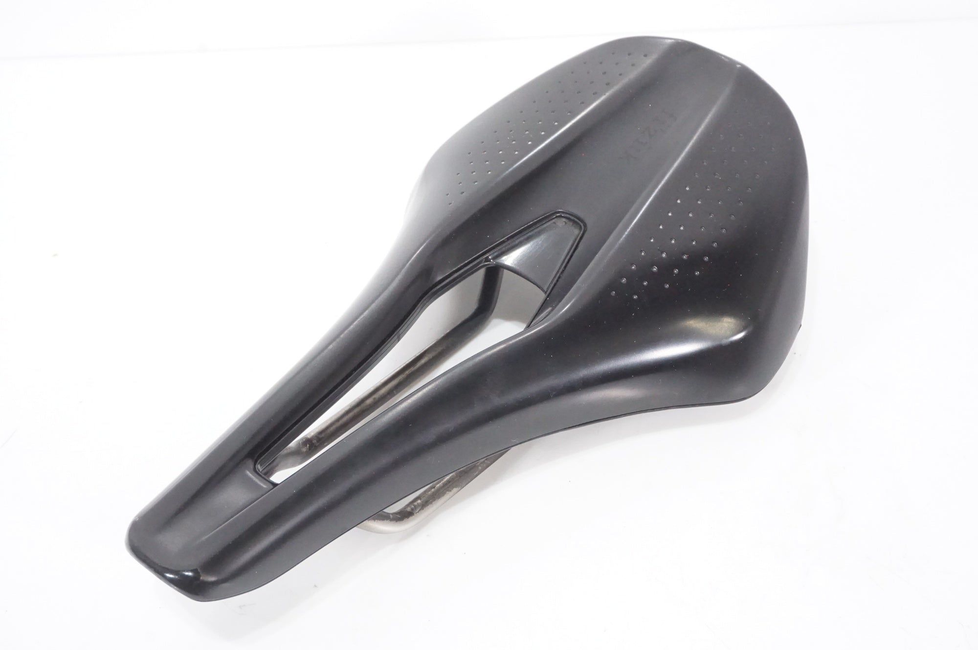 FIZIK 「フィジーク」 ARGO TEMPO R3 KIUM 150mm サドル / AKIBA店