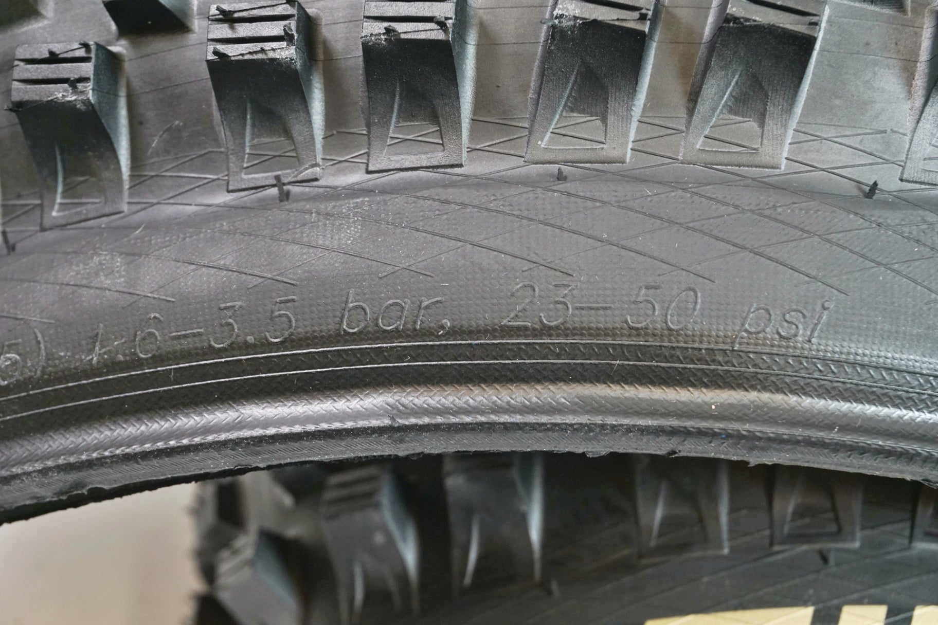 SCHWALBE 「シュワルベ」 MAGIC MARY ブロックタイヤ / 有明ガーデン店