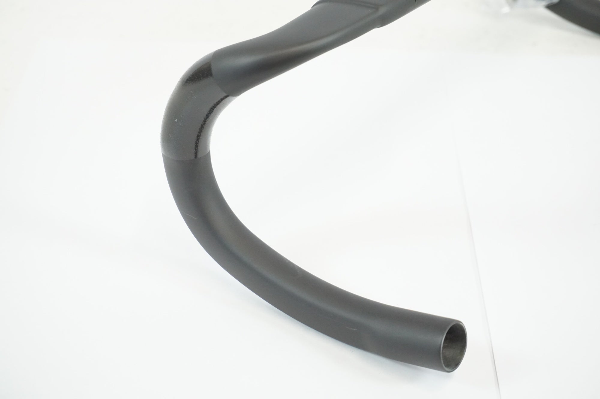 TNI 「ティーエヌアイ」 EAGLE CARBON φ31.8 420mm ドロップハンドル