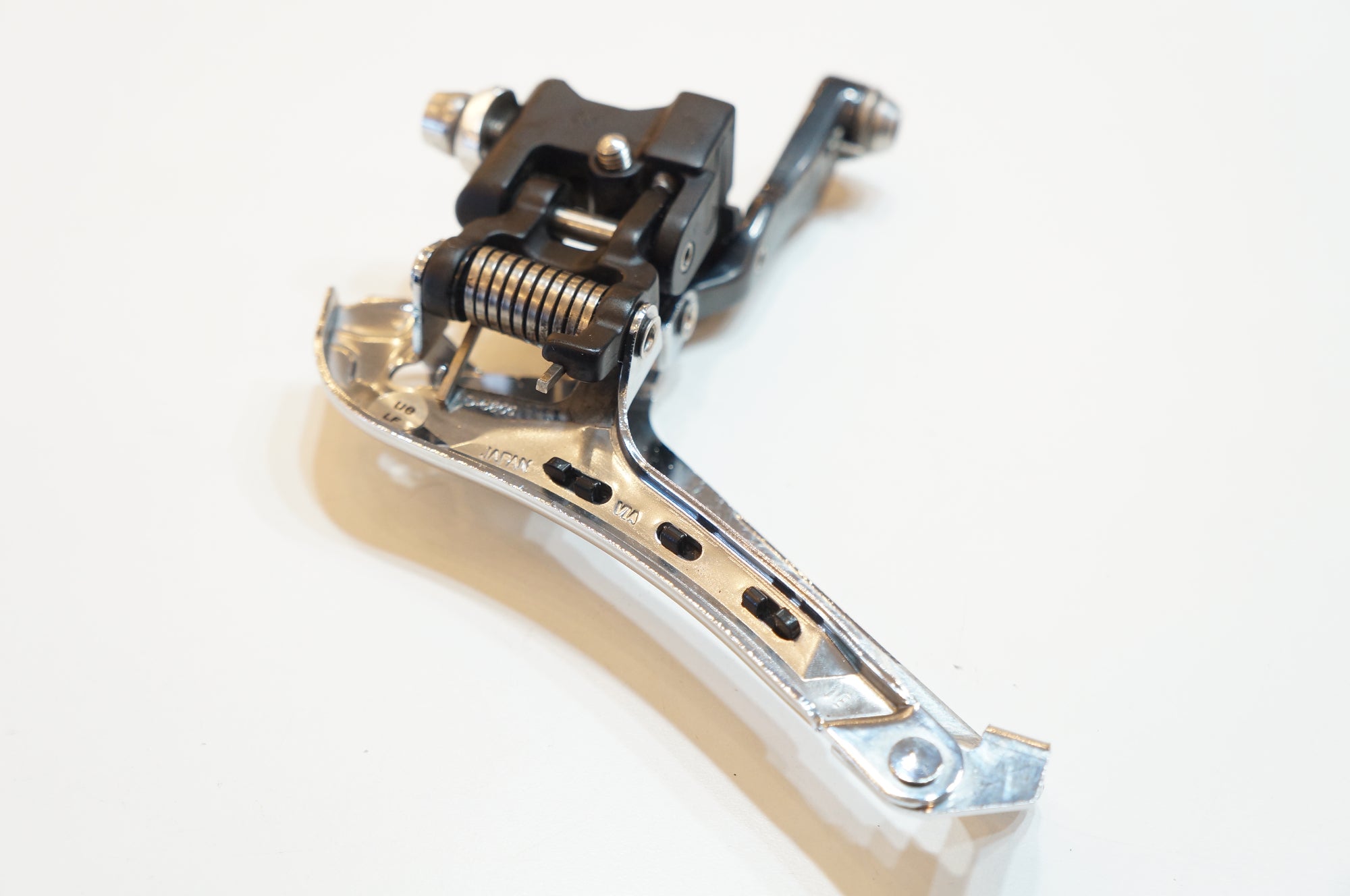 SHIMANO 「シマノ」 ULTEGRA FD-6800 フロントディレイラー / バイチャリ浦和ベース