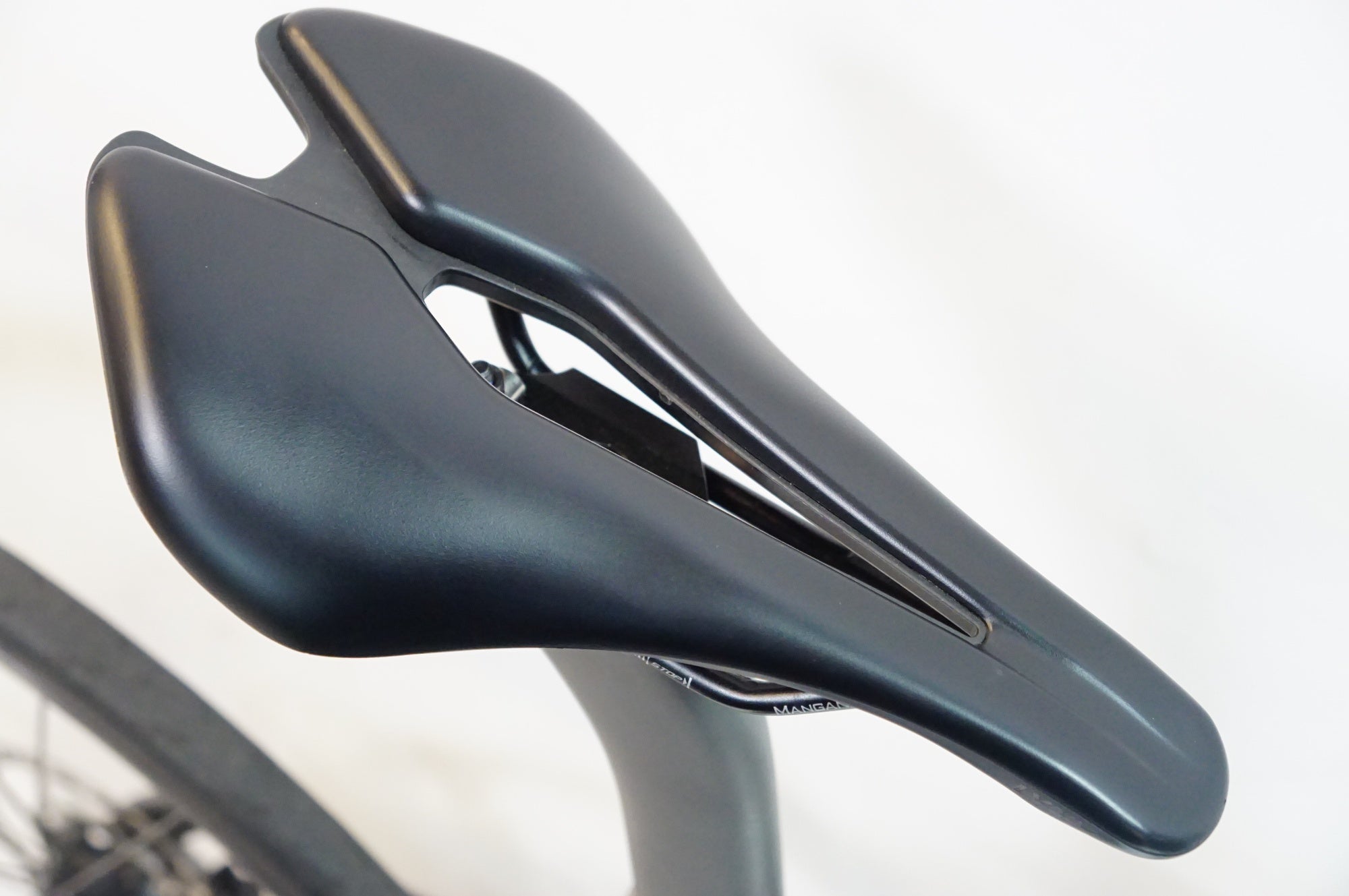 PINARELLO 「ピナレロ」 PARIS DISK 105 2022年モデル ロードバイク / 熊谷本店
