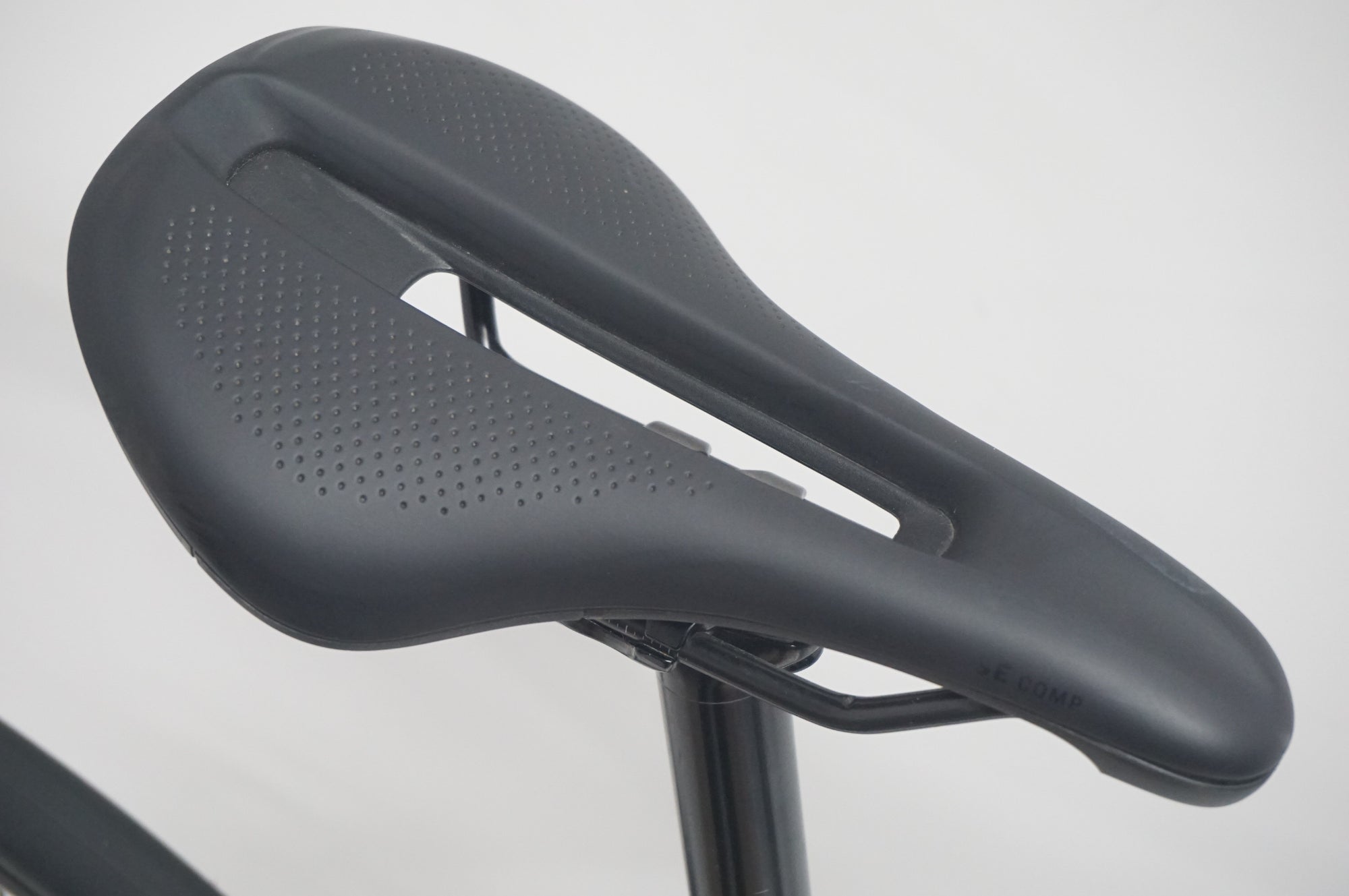 TREK 「トレック」 DOMANE AL 2 GEN 4 2025年モデル ロードバイク