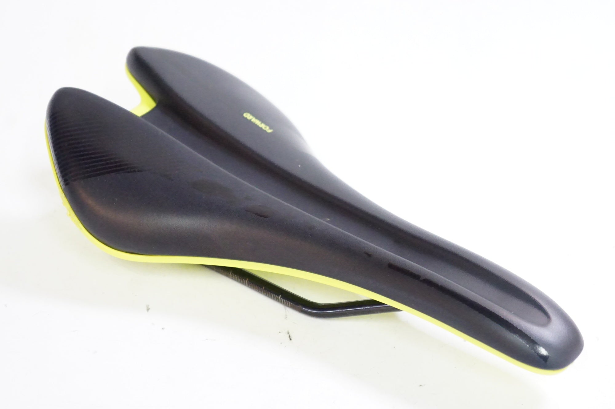 GIANT 「ジャイアント」 CONTACT FORWARD サドル / 熊谷本店