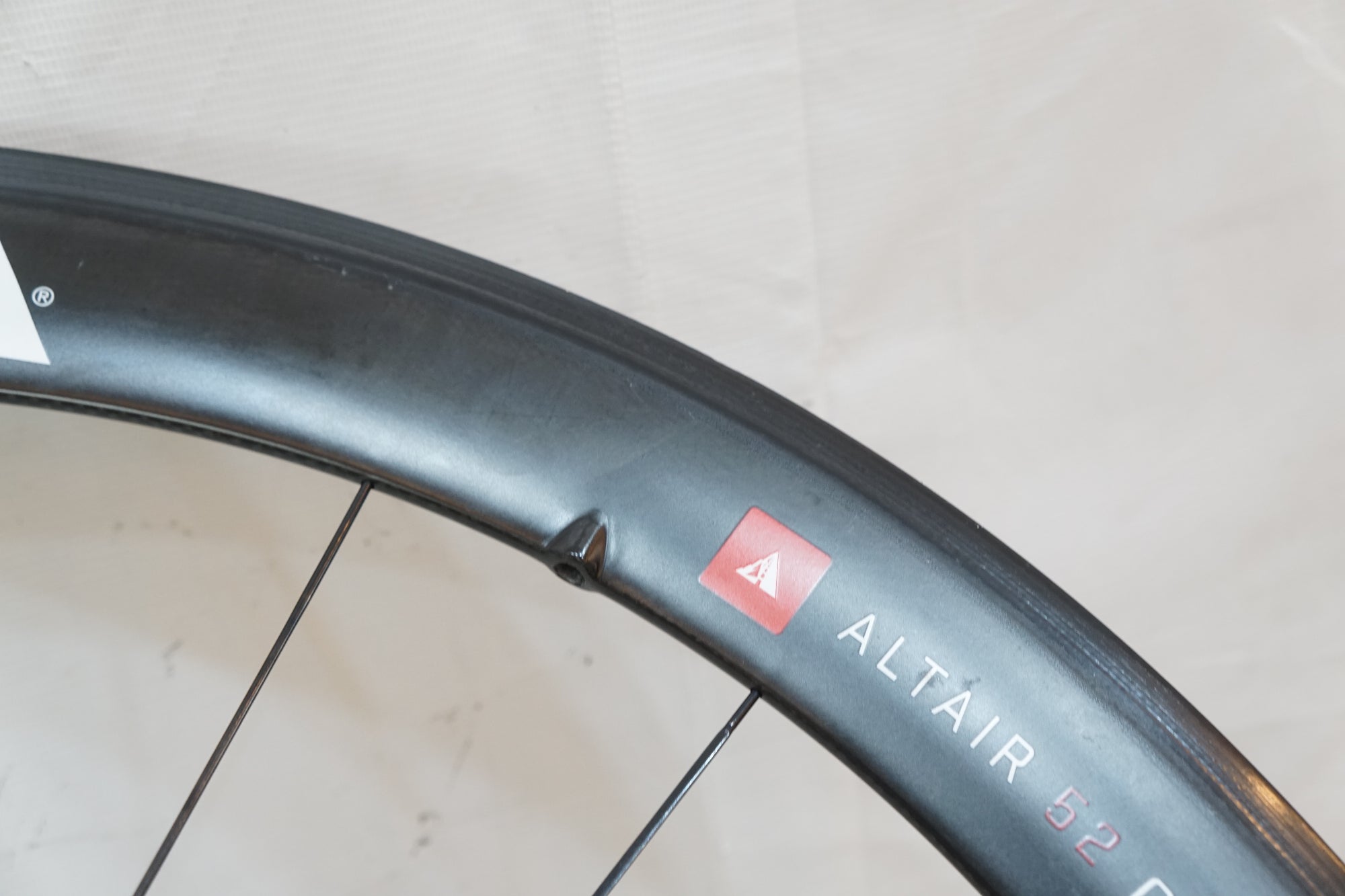 PROFILE DESIGN 「プロファイル デザイン」 ALTAIR 52 CARBON フロント