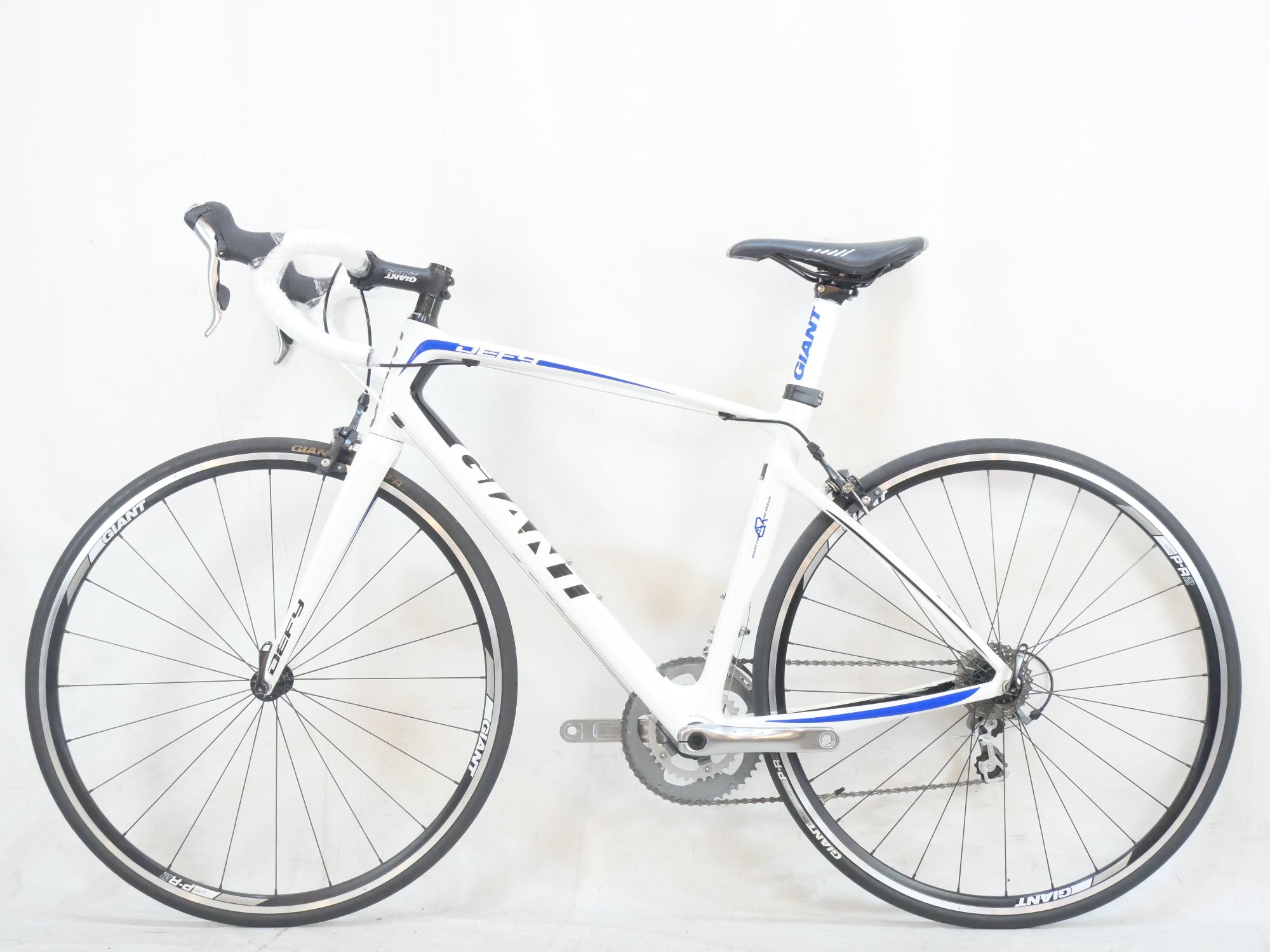 GIANT 「ジャイアント」 DEFY COMPOSITE 3 2013年モデル ロードバイク / バイチャリ浦和ベース