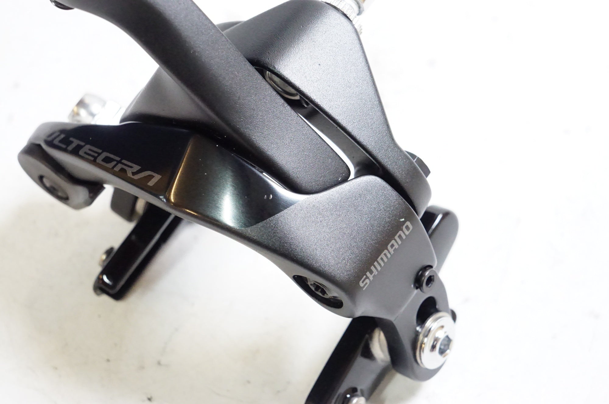 【極美品】ULTEGRA BR-R8100 ／シマノ キャリパーブレーキ ULTEGRA デュアルピボットブレーキキャリパー
