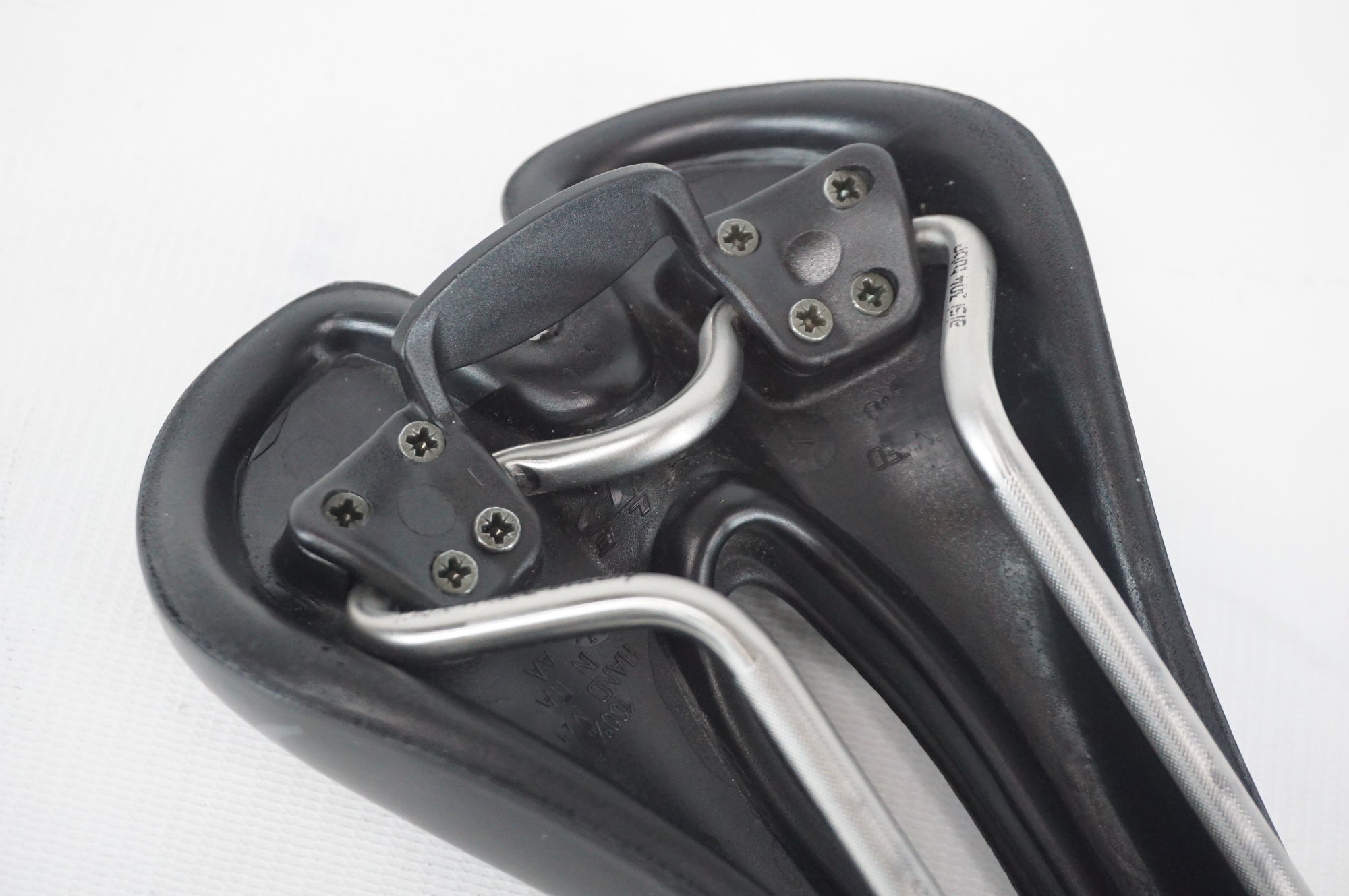 SELLE SMP 「セラエスエムピー」 HYBRID サドル / 阪急塚口店