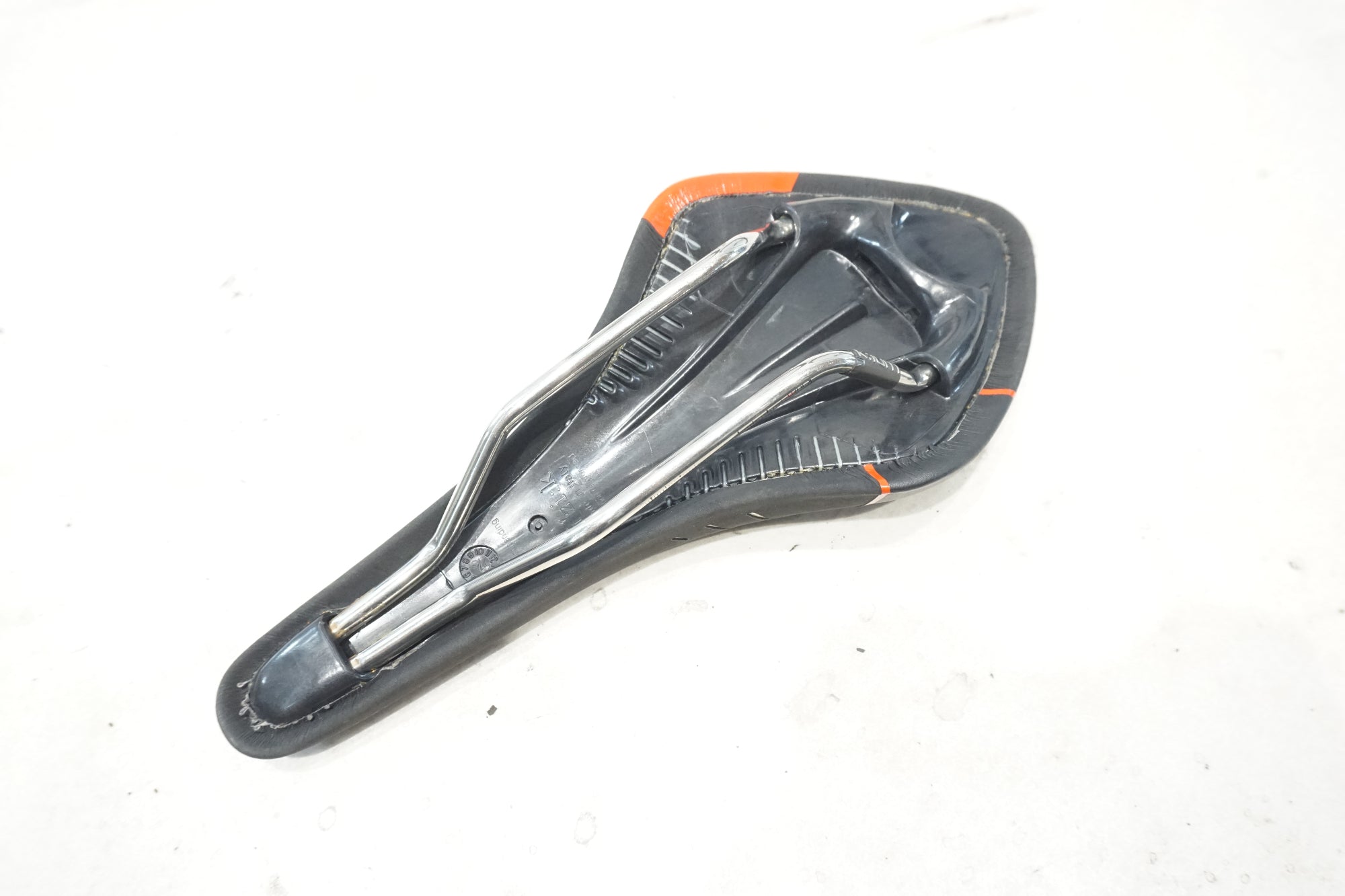 FIZIK 「フィジーク」 ARIONE VSX KIUMレール サドル / 横浜戸塚店