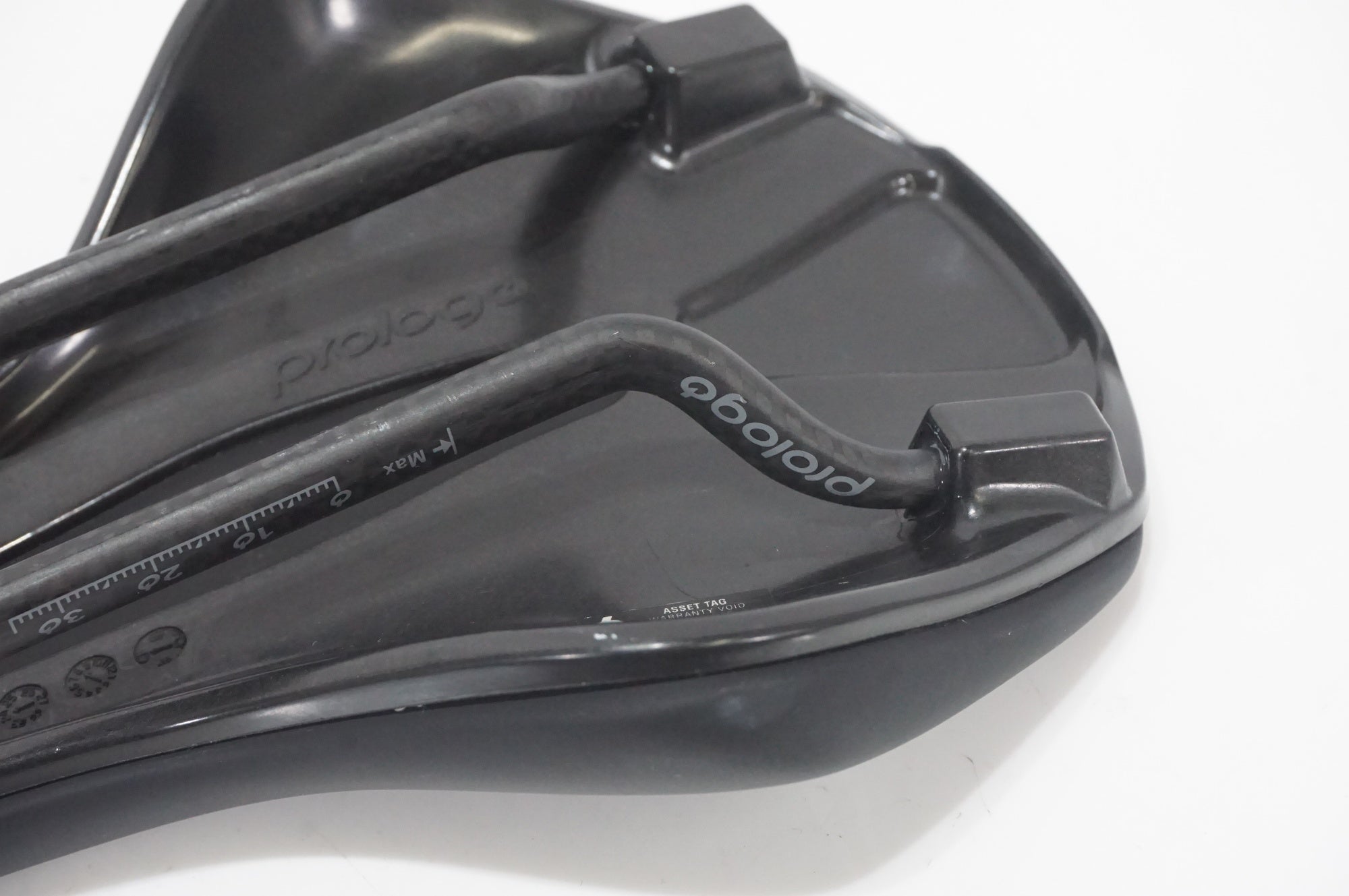 PROLOGO 「プロロゴ」 NAGO R4 NACK 147 サドル / AKIBA店