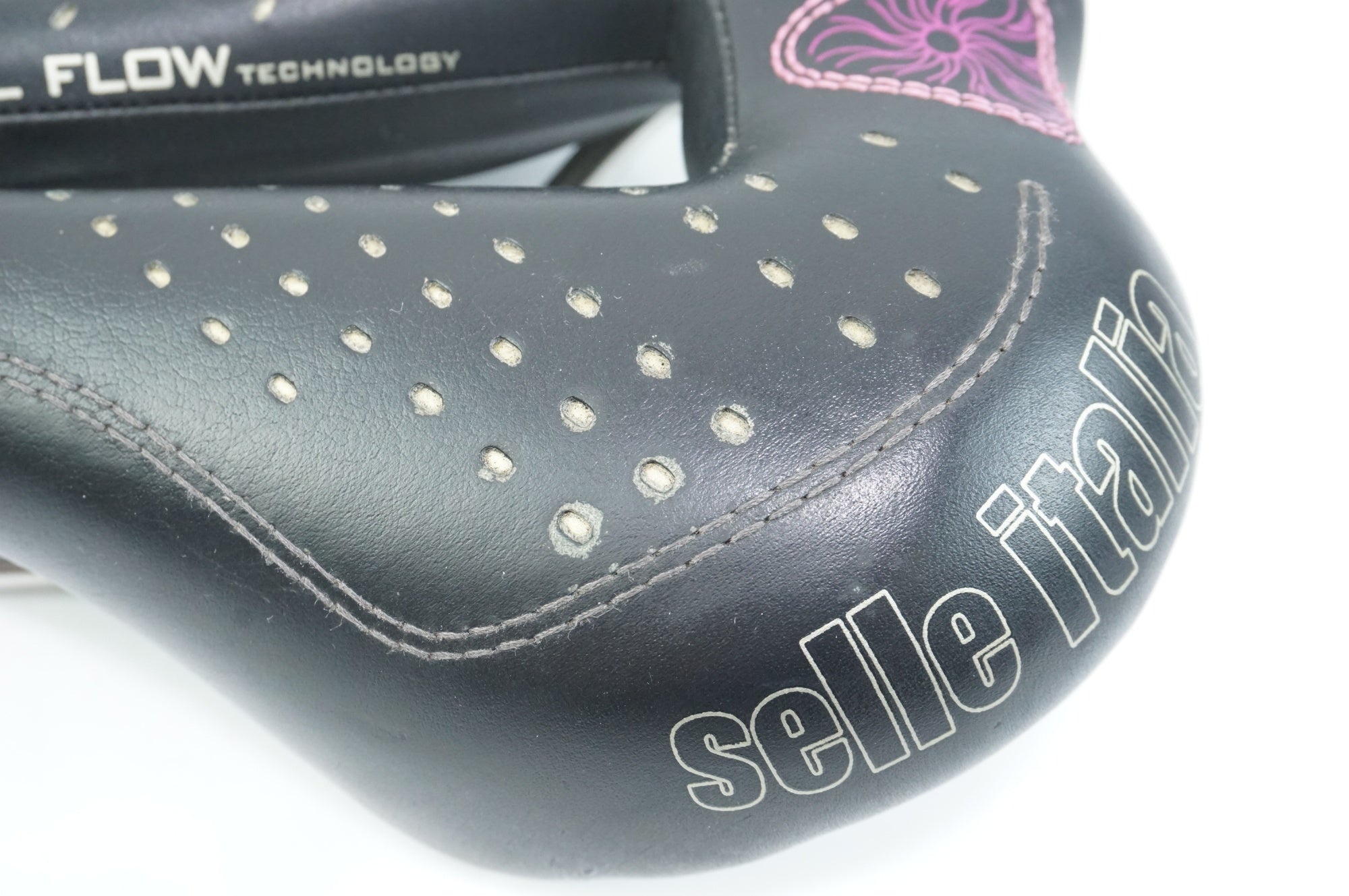 SELLE ITALIA 「セライタリア」 DIVA GEL FLOW サドル / 中目黒店