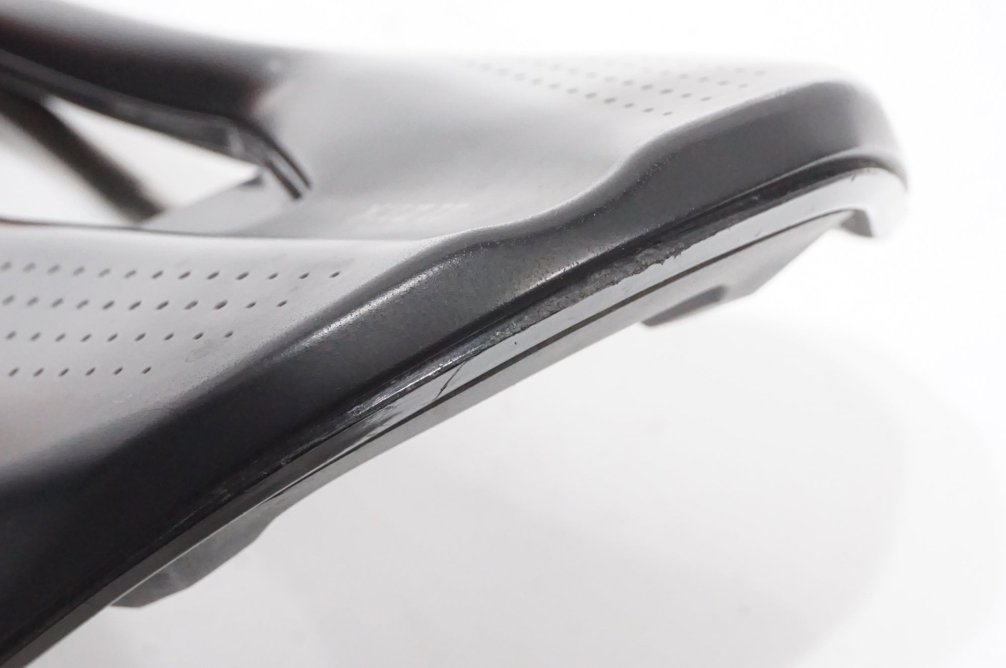 FIZIK 「フィジーク」 ARGO TEMPO R3 KIUM 150mm サドル / AKIBA店