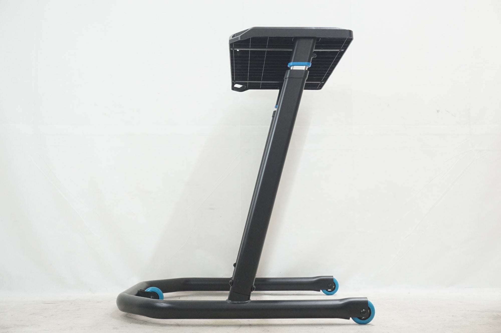 WAHOO 「ワフー」 KICKR インドアサイクリングデスク / 福岡店