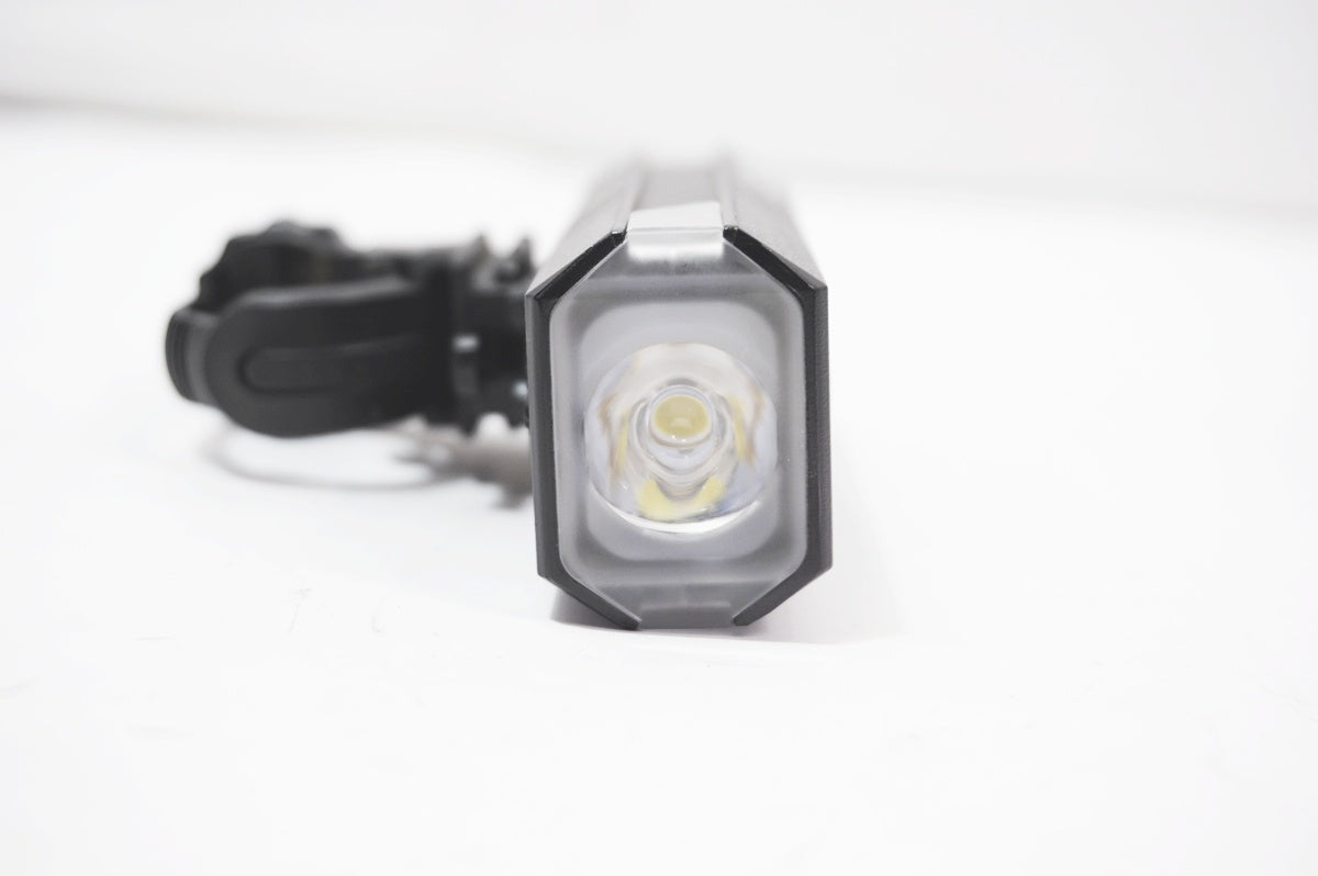 CATEYE 「キャットアイ」 AMPP300 フロントライト / バイチャリ世田谷店