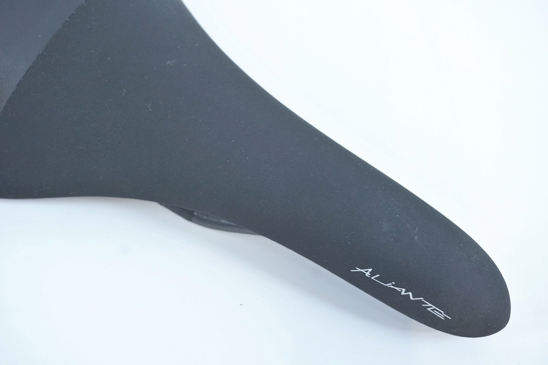 FIZIK 「フィジーク」 ALIANTE R1 サドル / 有明ガーデン店