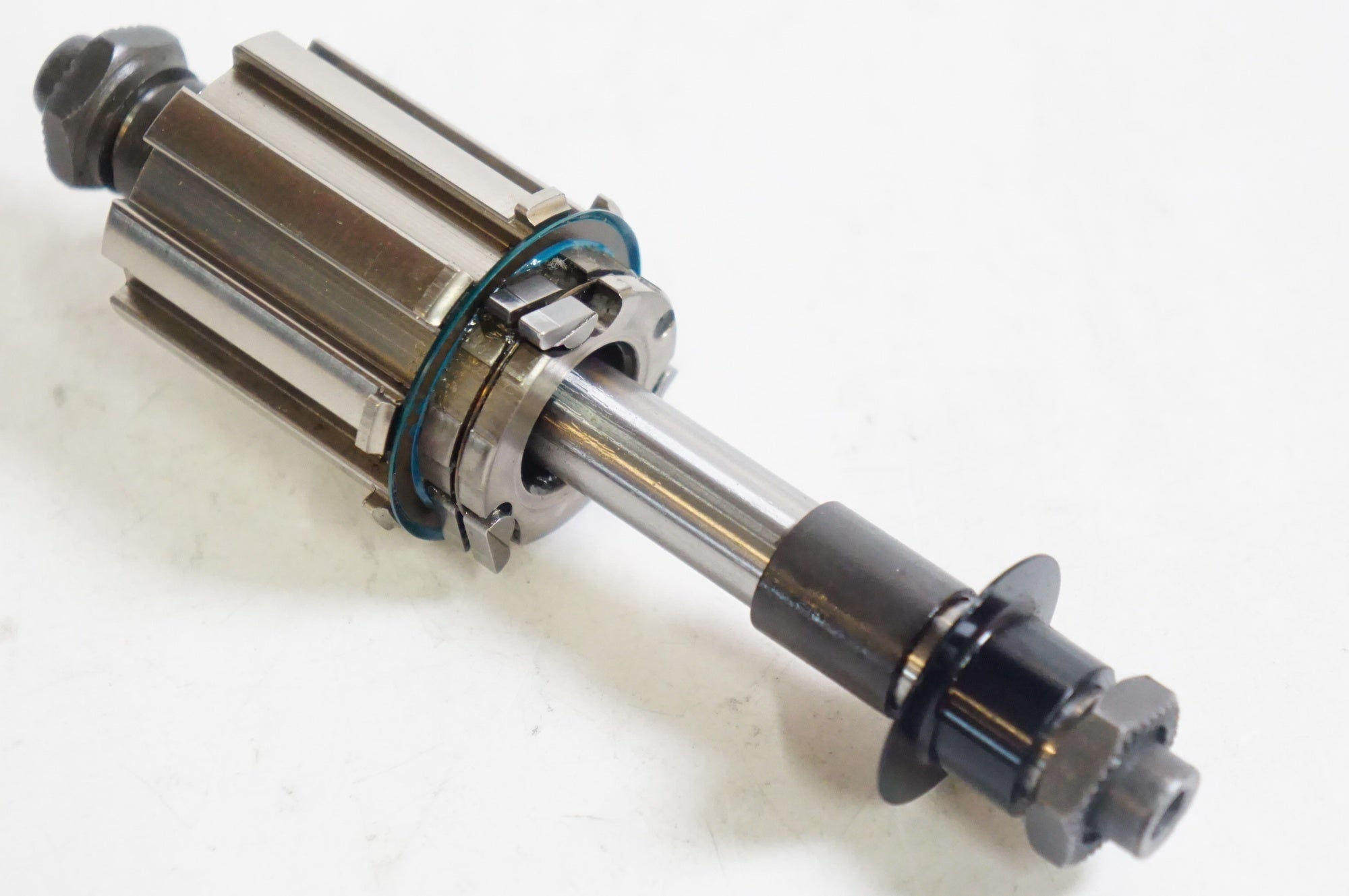 CAMPAGNOLO 「カンパニョーロ」 KHAMSIN (FH-BU015 / R5-014 フリーボディ付き) リアハブシャフト / 熊谷本店