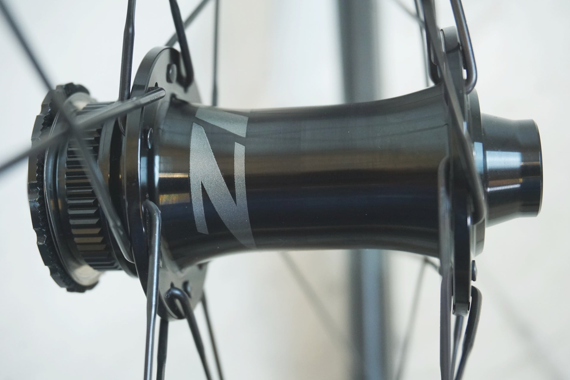ZIPP 「ジップ」 303S DISC シマノ11速 ホイールセット / 有明ガーデン