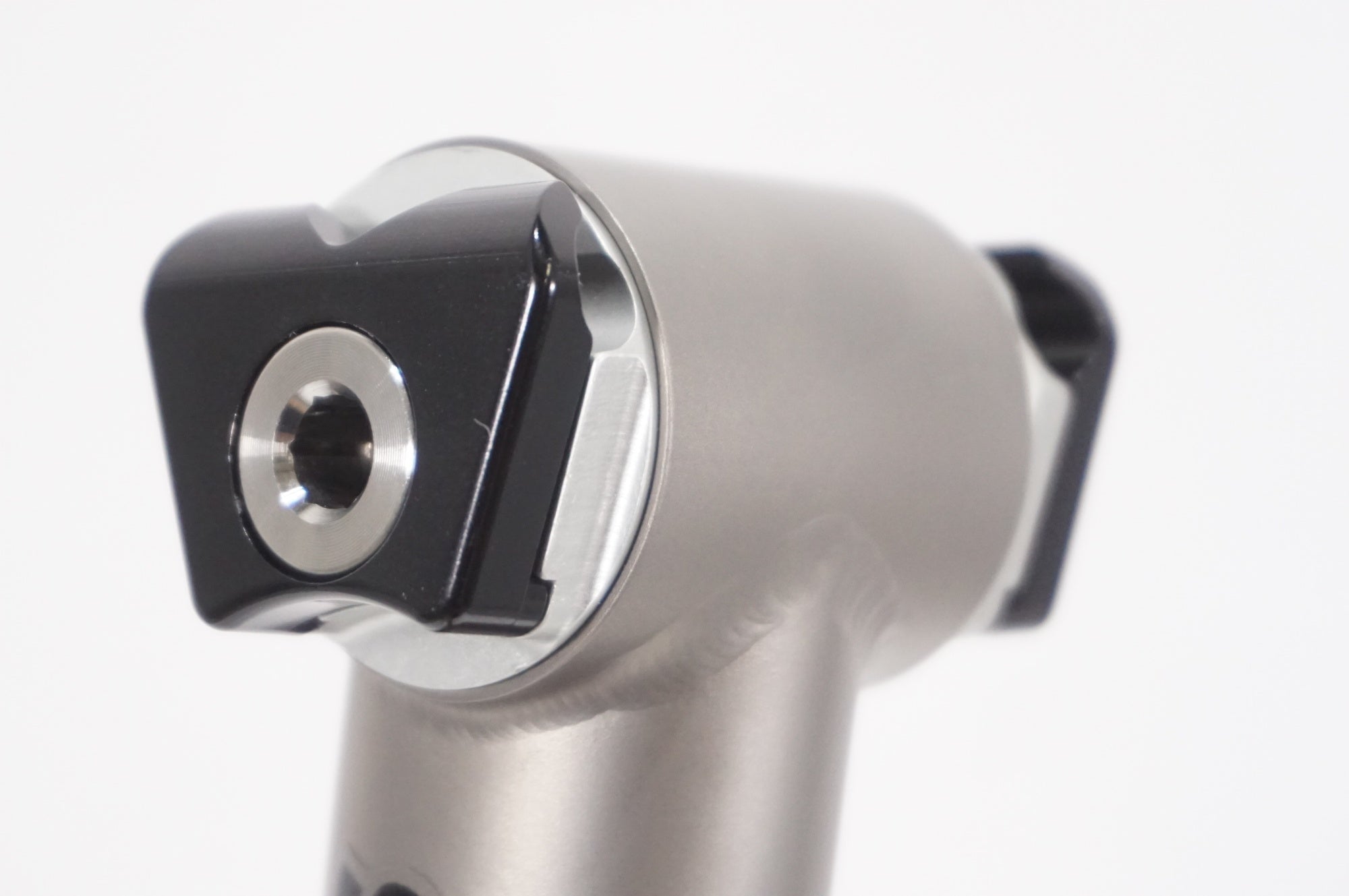 MOOTS 「ムーツ」 チタン φ30.9 約380mm シートポスト / AKIBA店