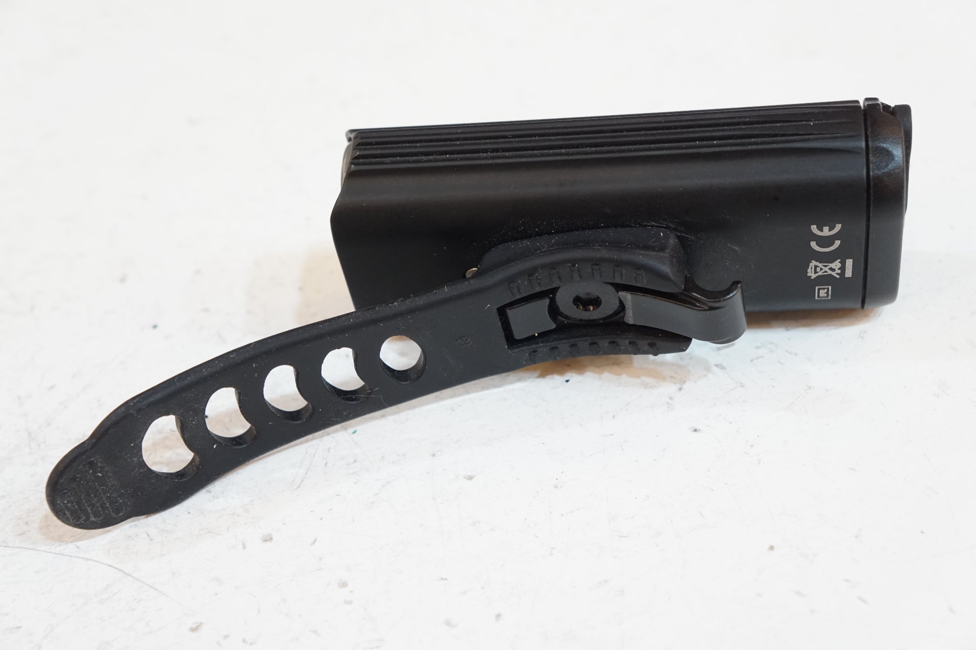 LEZYNE 「レザイン」 1000XL フロントライト / バイチャリ浦和ベース