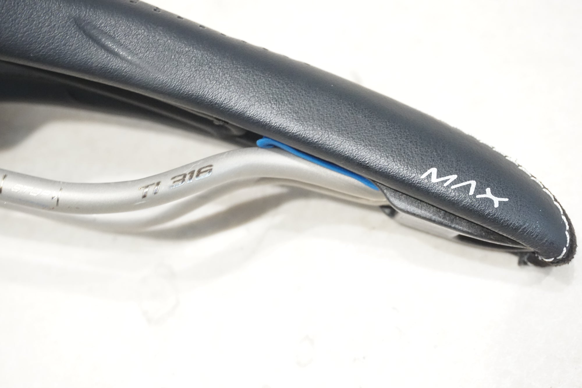 SELLE ITALIA 「セライタリア」 SLR GEL SUPERFLOW MAX チタンレール