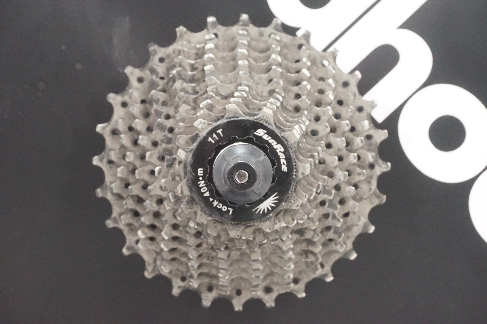 WAHOO 「ワフー」 KICKR V4 WF113 スマートトレーナー / AKIBA店