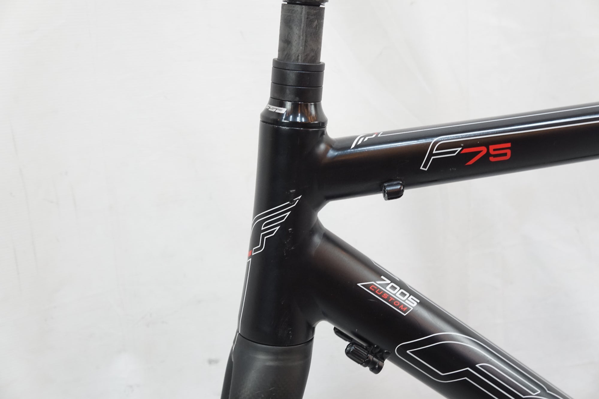 FELT 「フェルト」 F75 2013年モデル ロードバイク ITV55B5MOEWL FELT 「フェルト」 F75 2013年モデル フレームセット / バイチャリ浦和