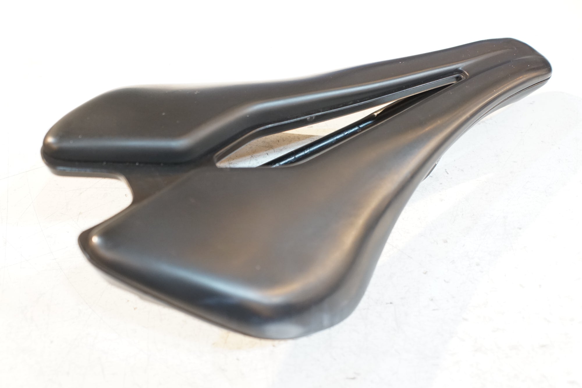 MOST 「モスト」 LYNX ULTRA サドル / バイチャリ浦和ベース