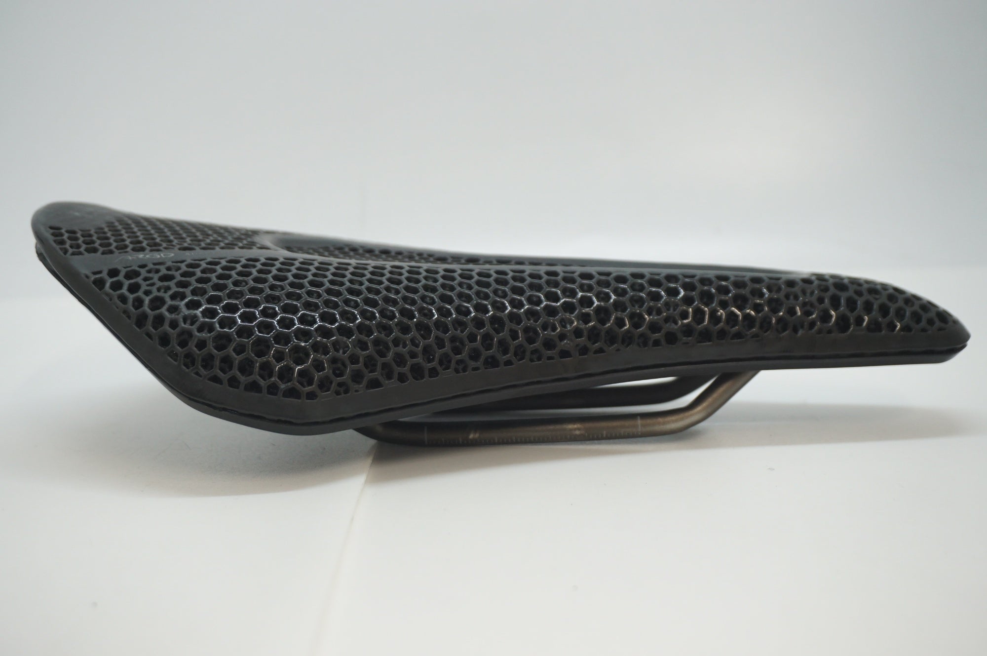 FIZIK 「フィジーク」 VENTO ARGO R3 ADAPTIVE サドル / 福岡店