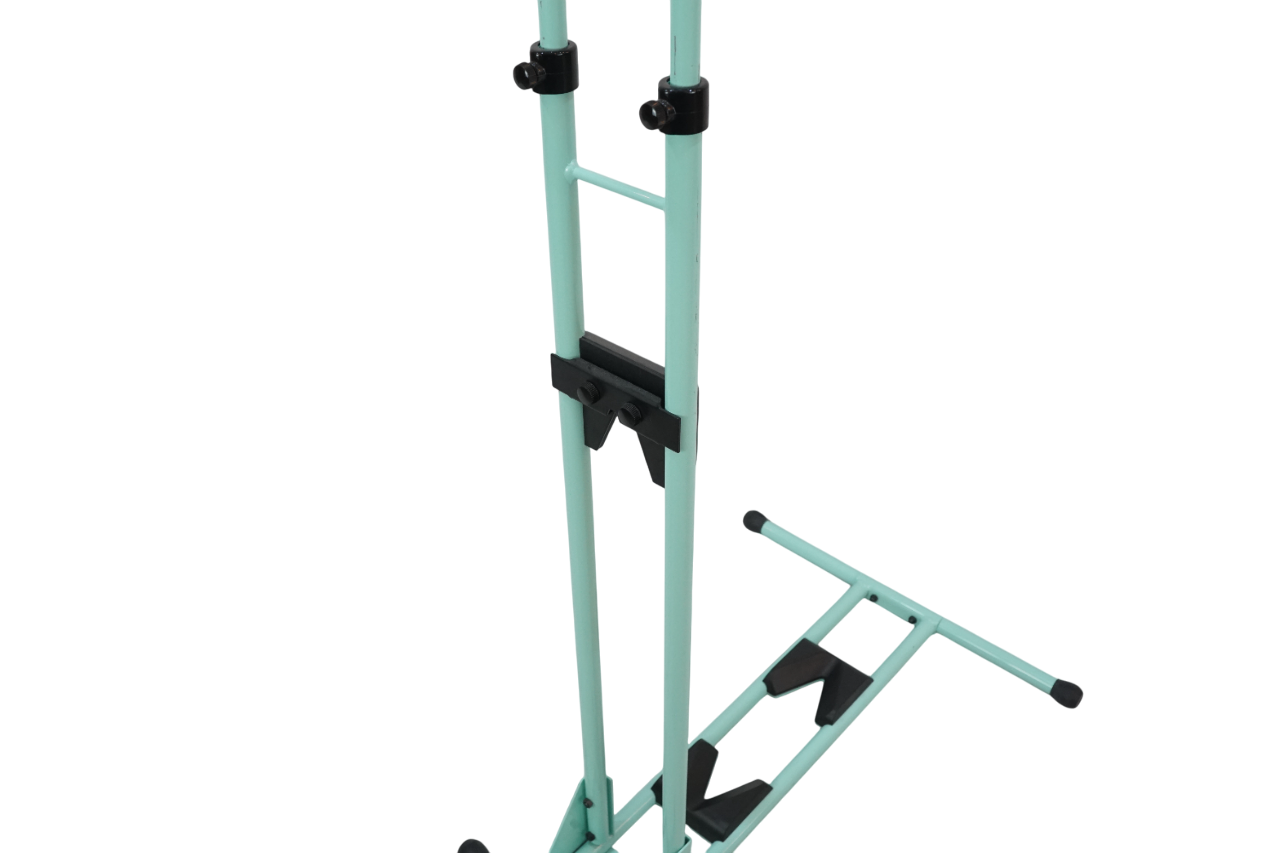 IWA 「イワ」 A01V SPECIAL ディスプレイスタンド / バイチャリ浦和ベース