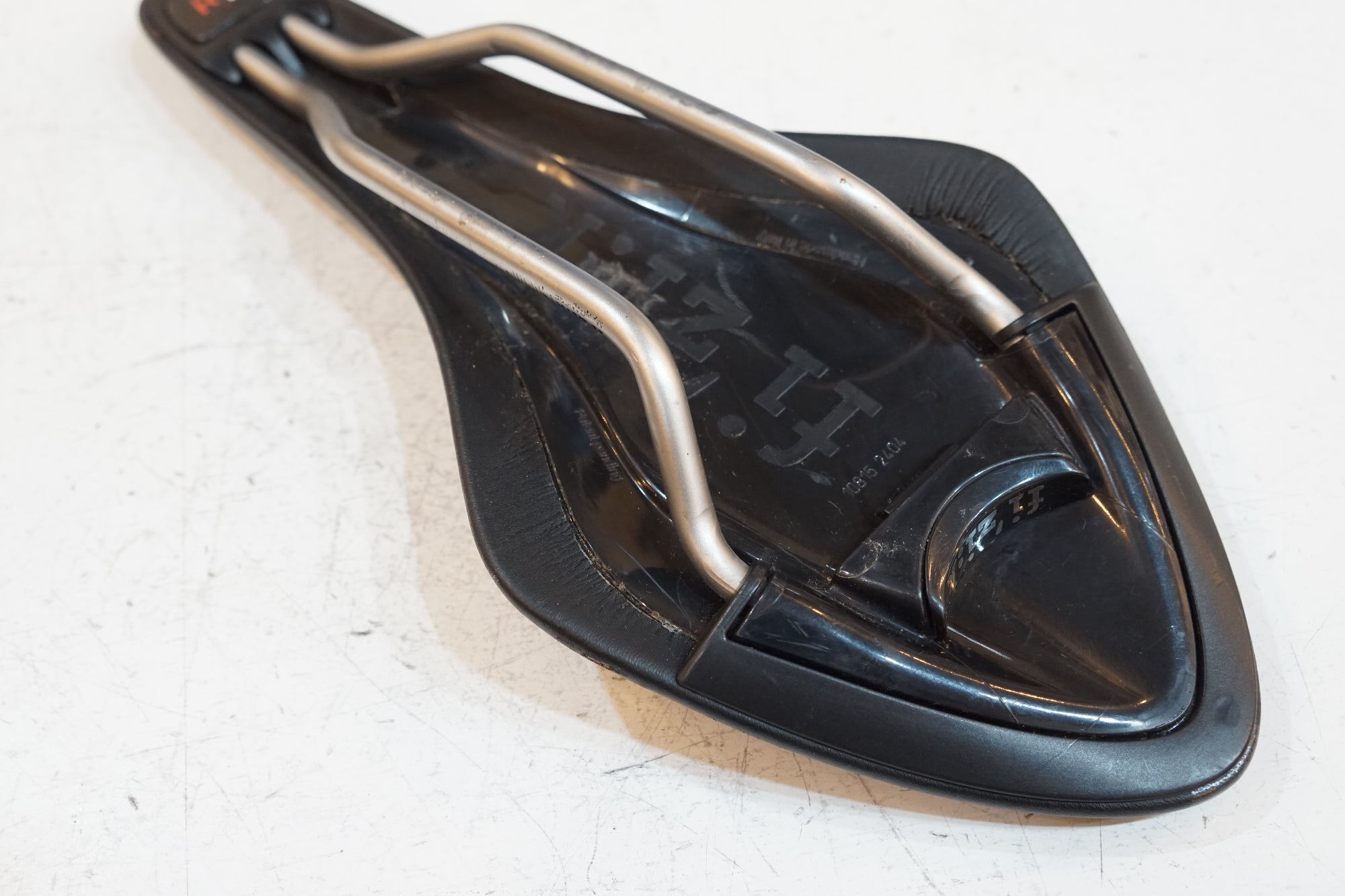 FIZIK 「フィジーク」 ARIONE R7 サドル / バイチャリ浦和ベース