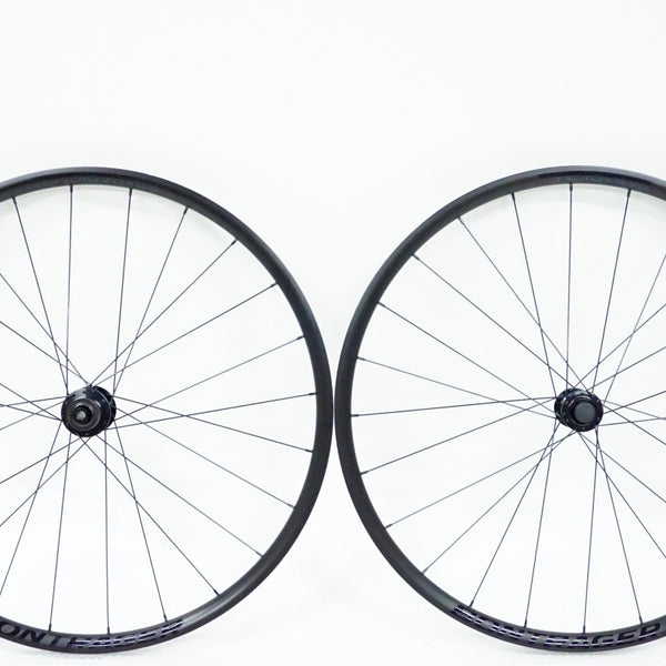 BONTRAGER 「ボントレガー」 PARADIGM SL シマノ11速 ホイール