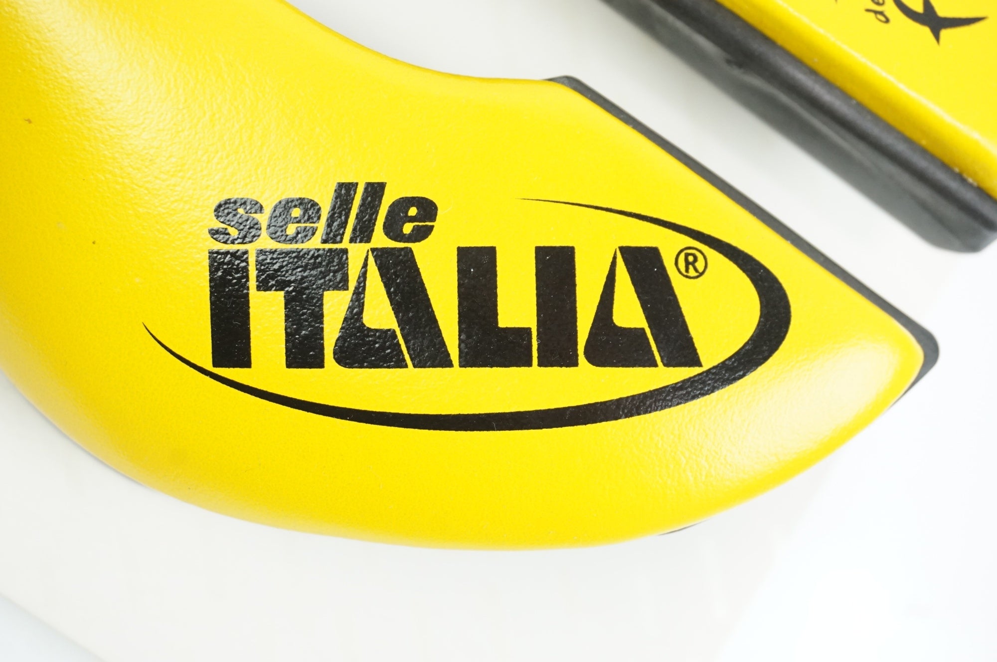 SELLE ITALIA 「セライタリア」 SP-01 SUPER FLOW KIT CARBONIO TDF EDITION サドル / 中目黒店