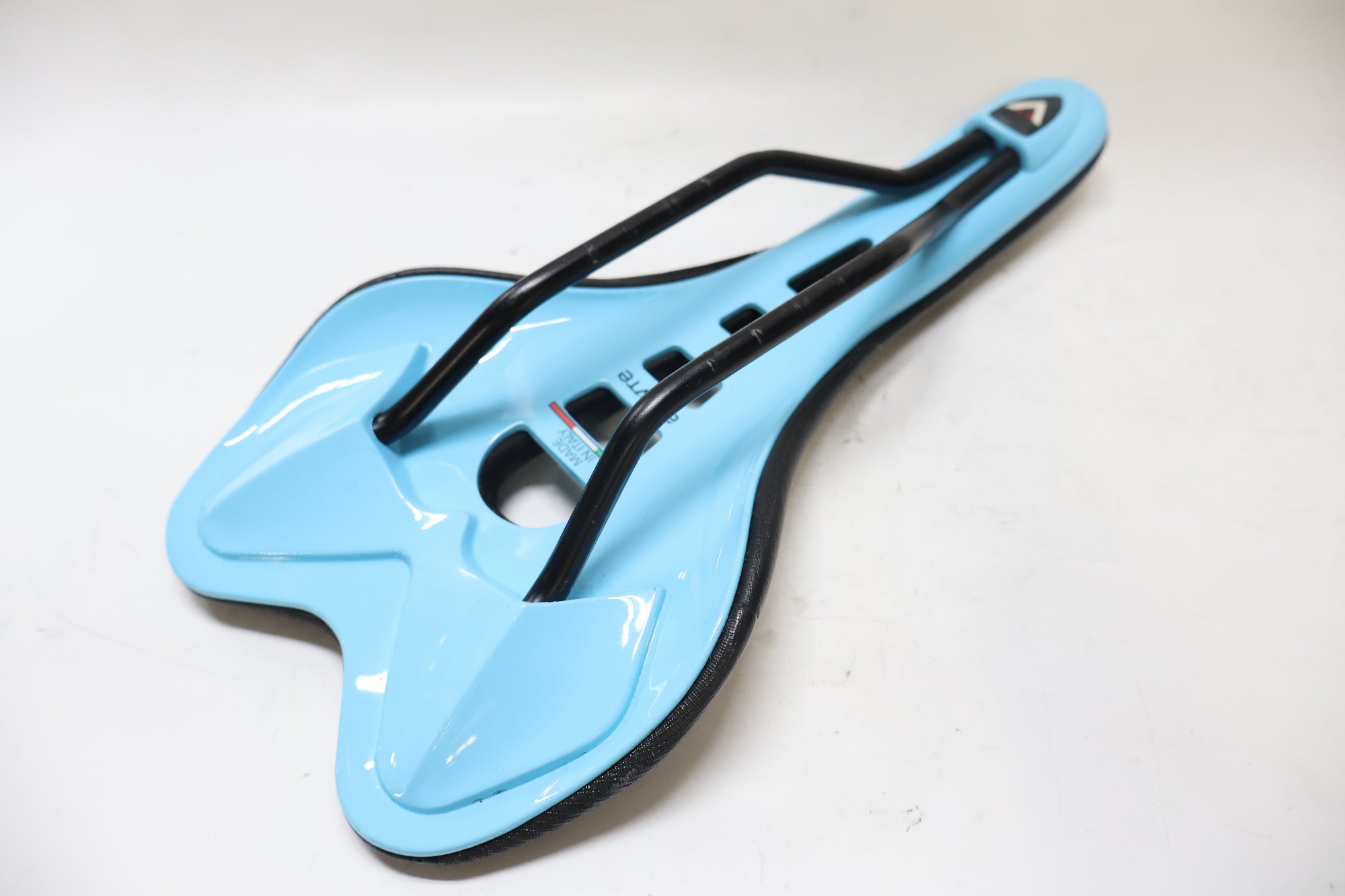 ASTVTE 「アスチュート」 SKYLINE VT サドル / 高知店