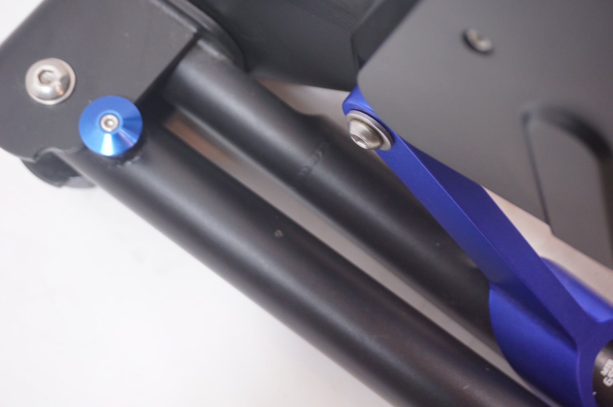 WAHOO 「ワフー」 KICKR V5 WF113 サイクルトレーナー / 世田谷店