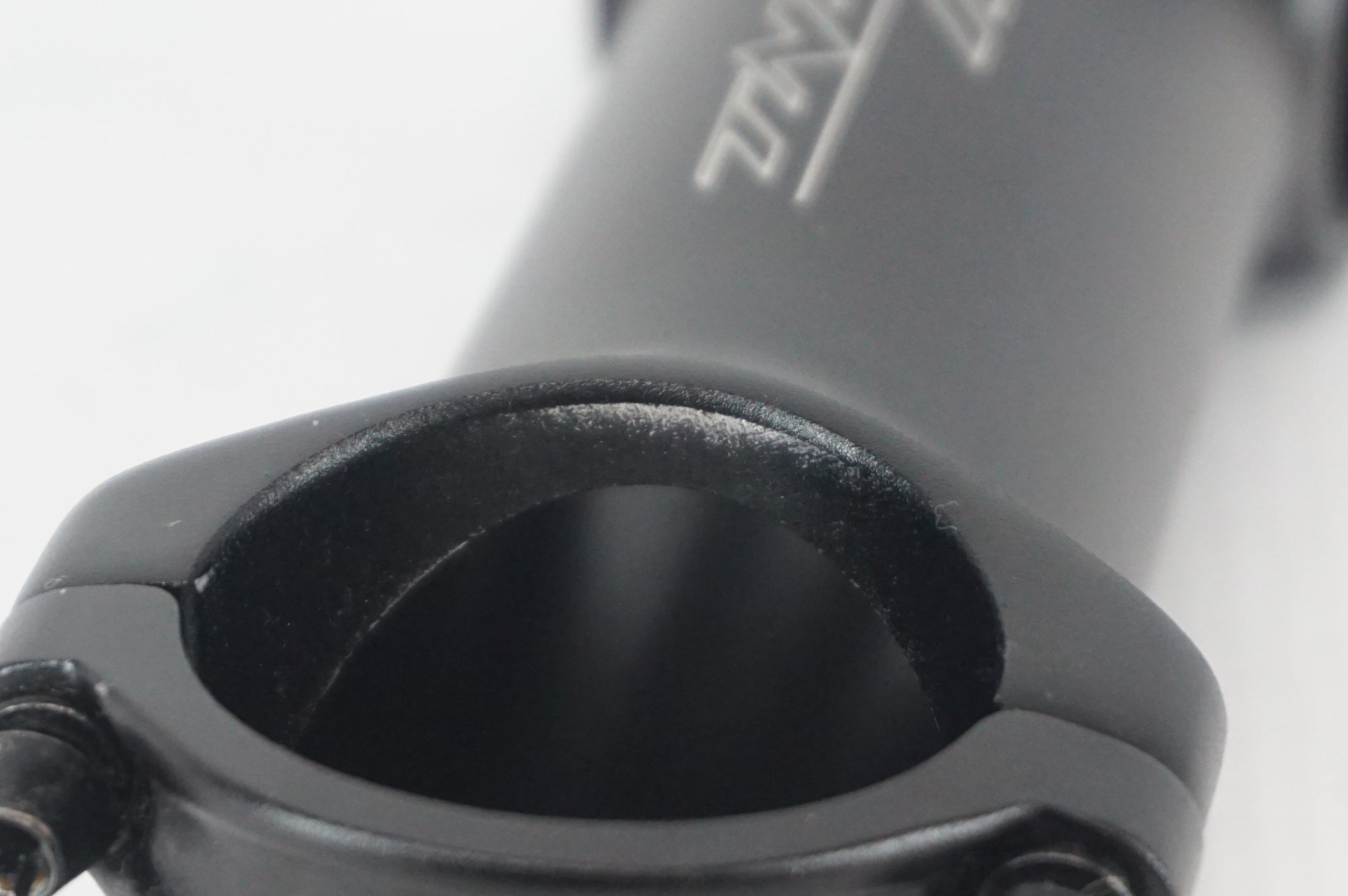 TNI 「ティーエヌアイ」 HELIUM φ31.8 100mm ステム / 阪急塚口店