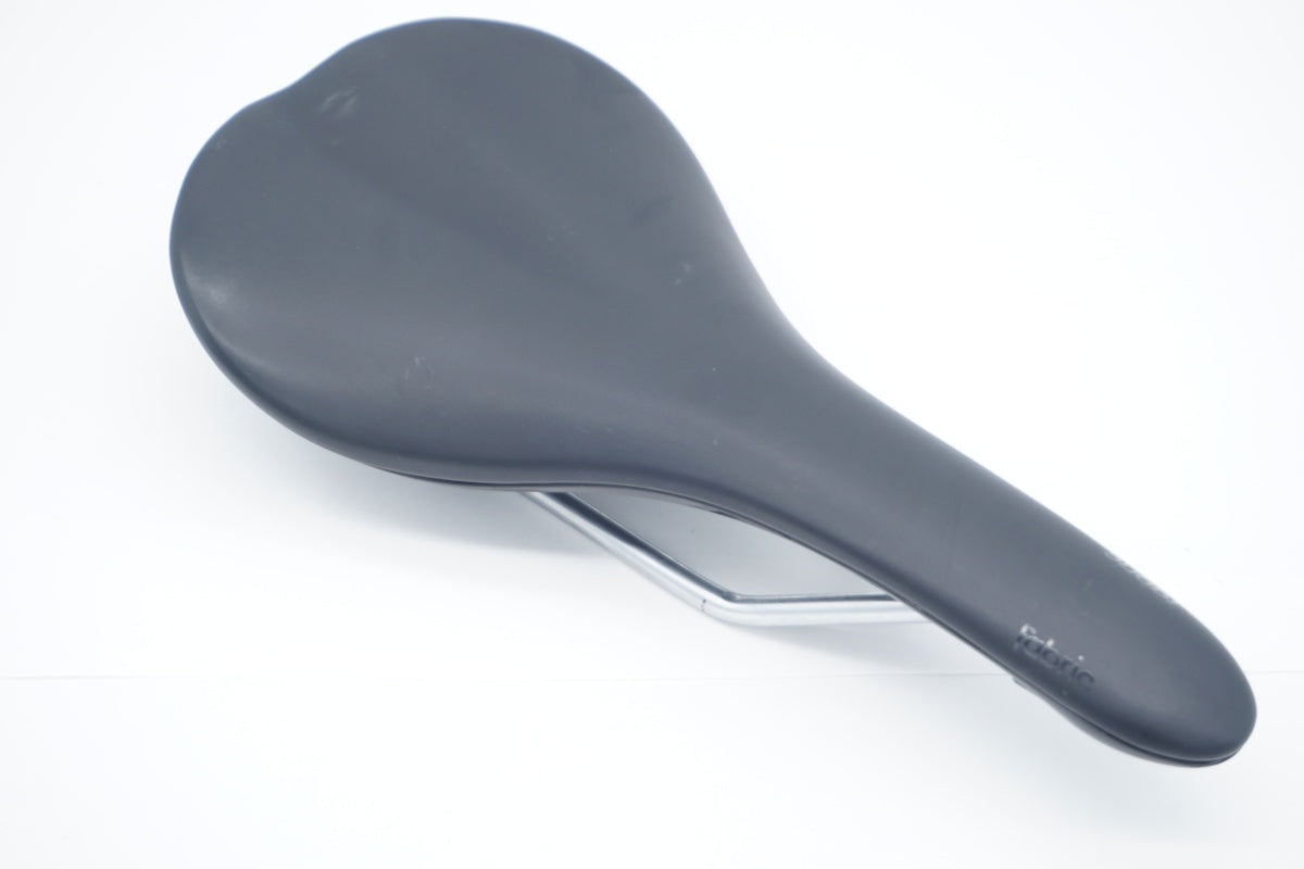 FABRIC 「ファブリック」 SCOOP SHALLOW FLAT サドル / 滋賀大津店